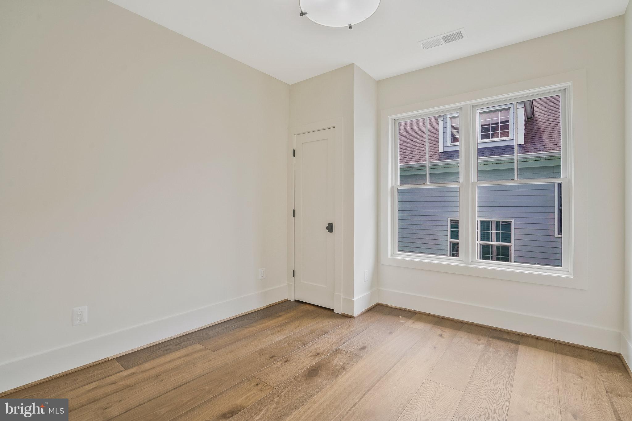 COUNTRY CLUB MANOR - Residential