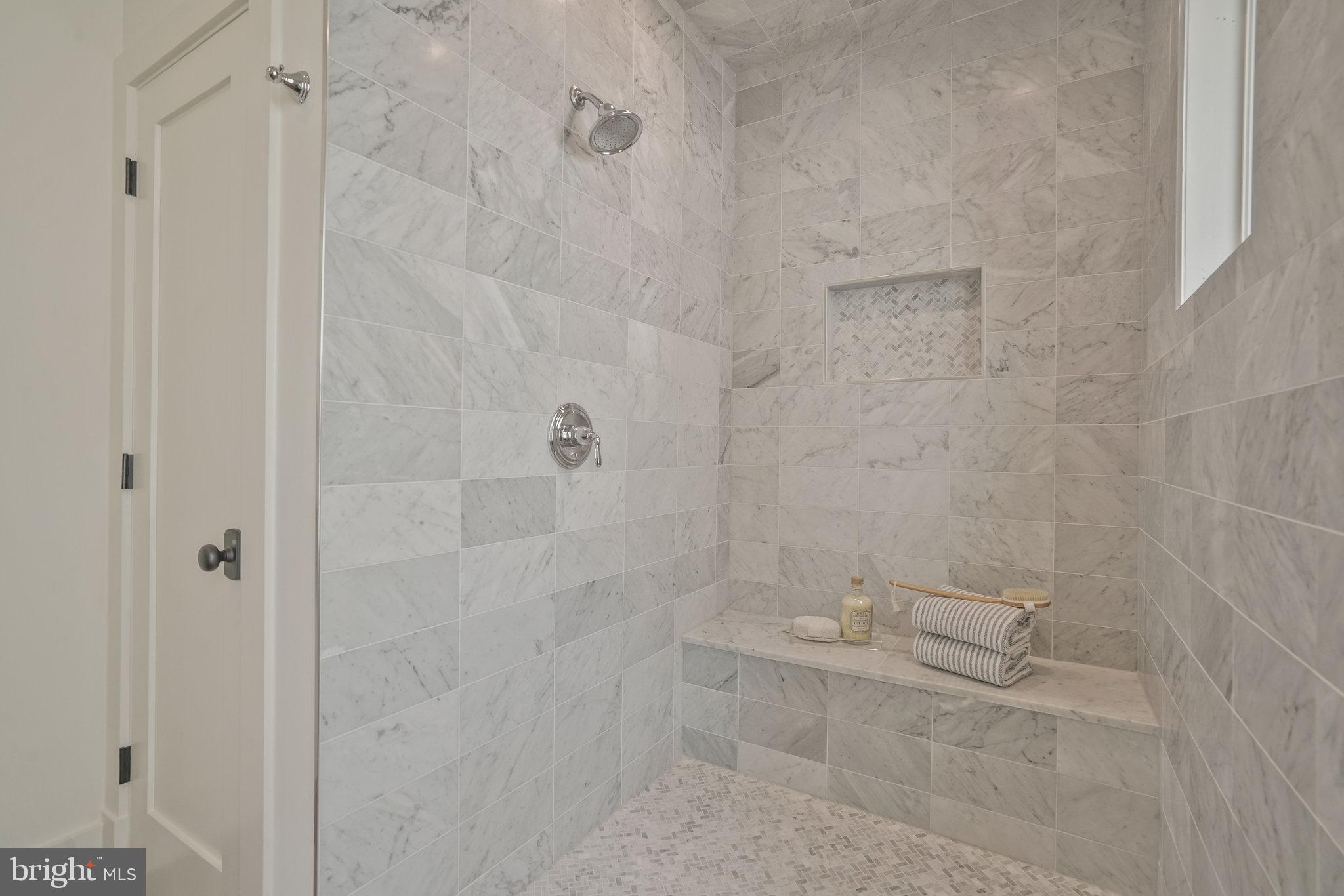 COUNTRY CLUB MANOR - Residential