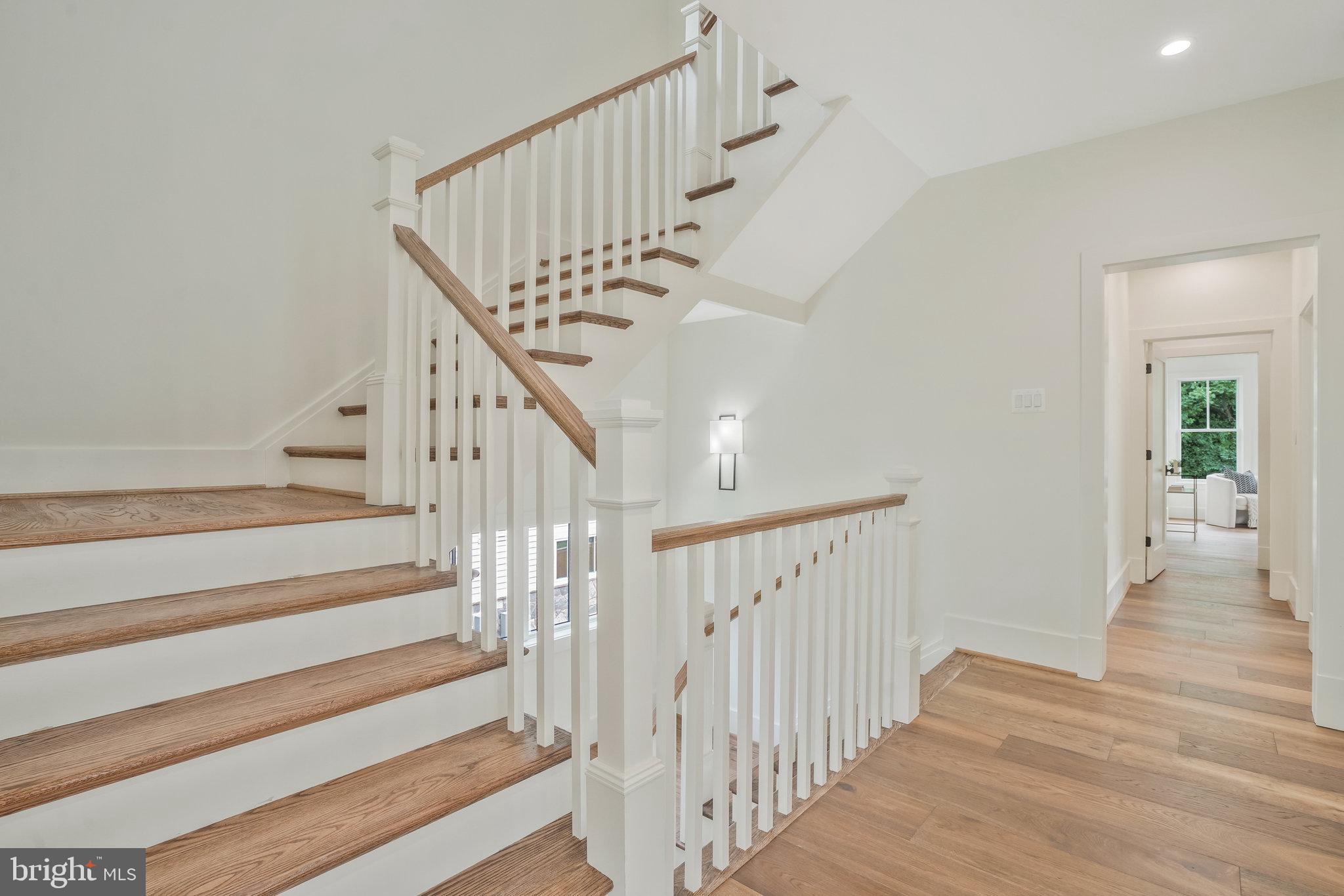 COUNTRY CLUB MANOR - Residential