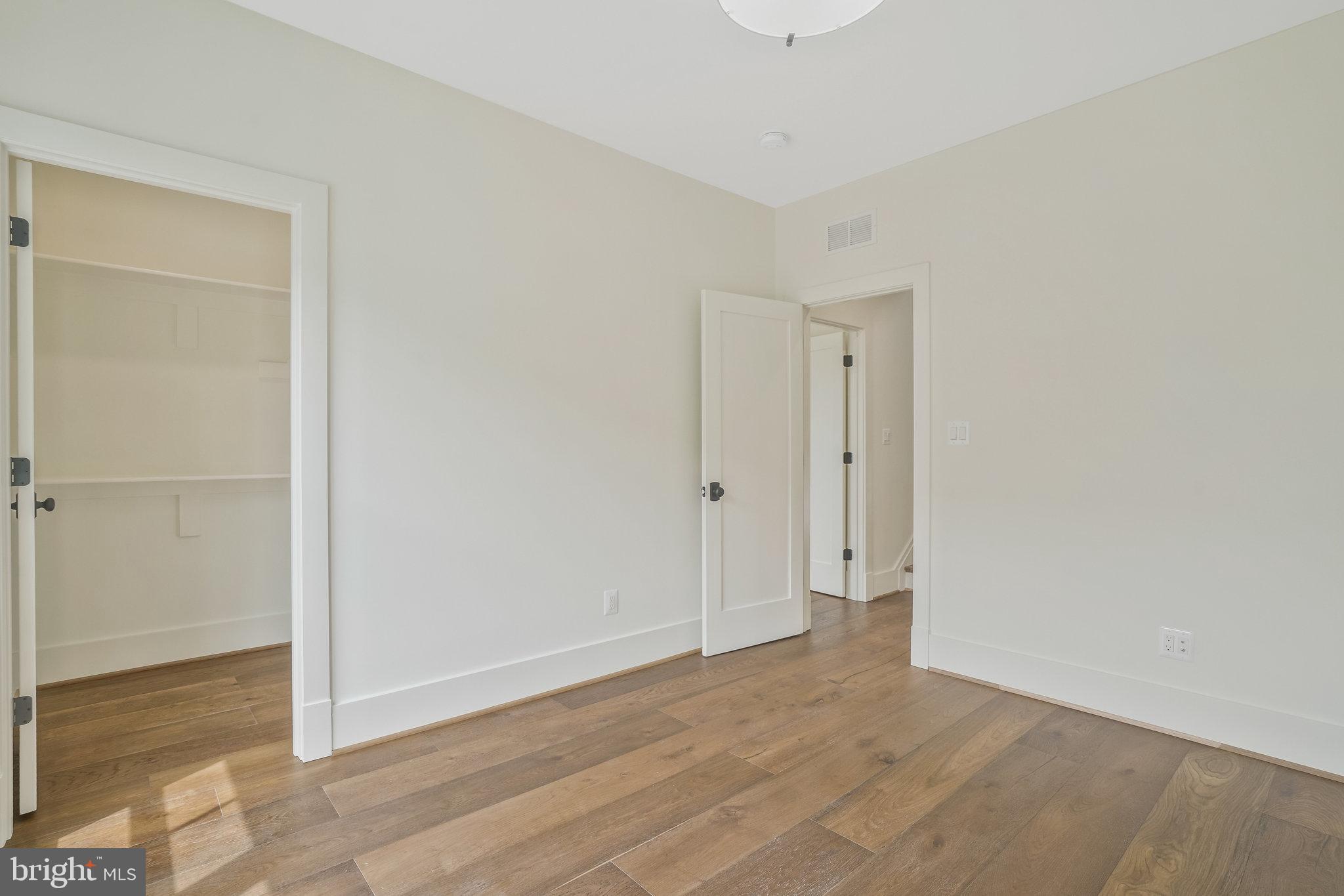 COUNTRY CLUB MANOR - Residential