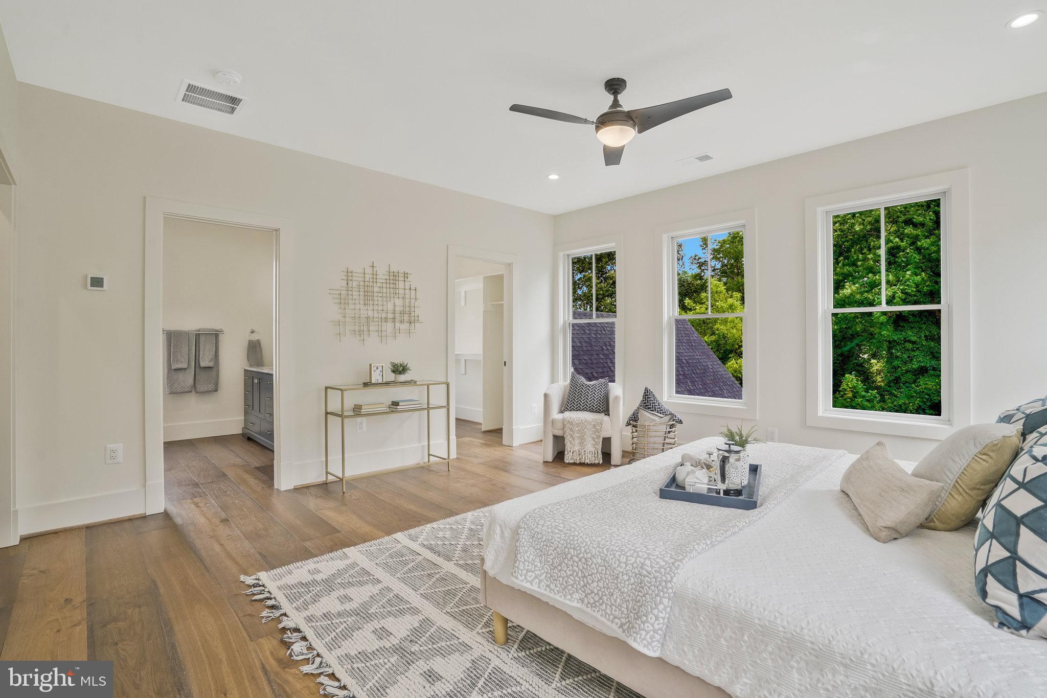 COUNTRY CLUB MANOR - Residential