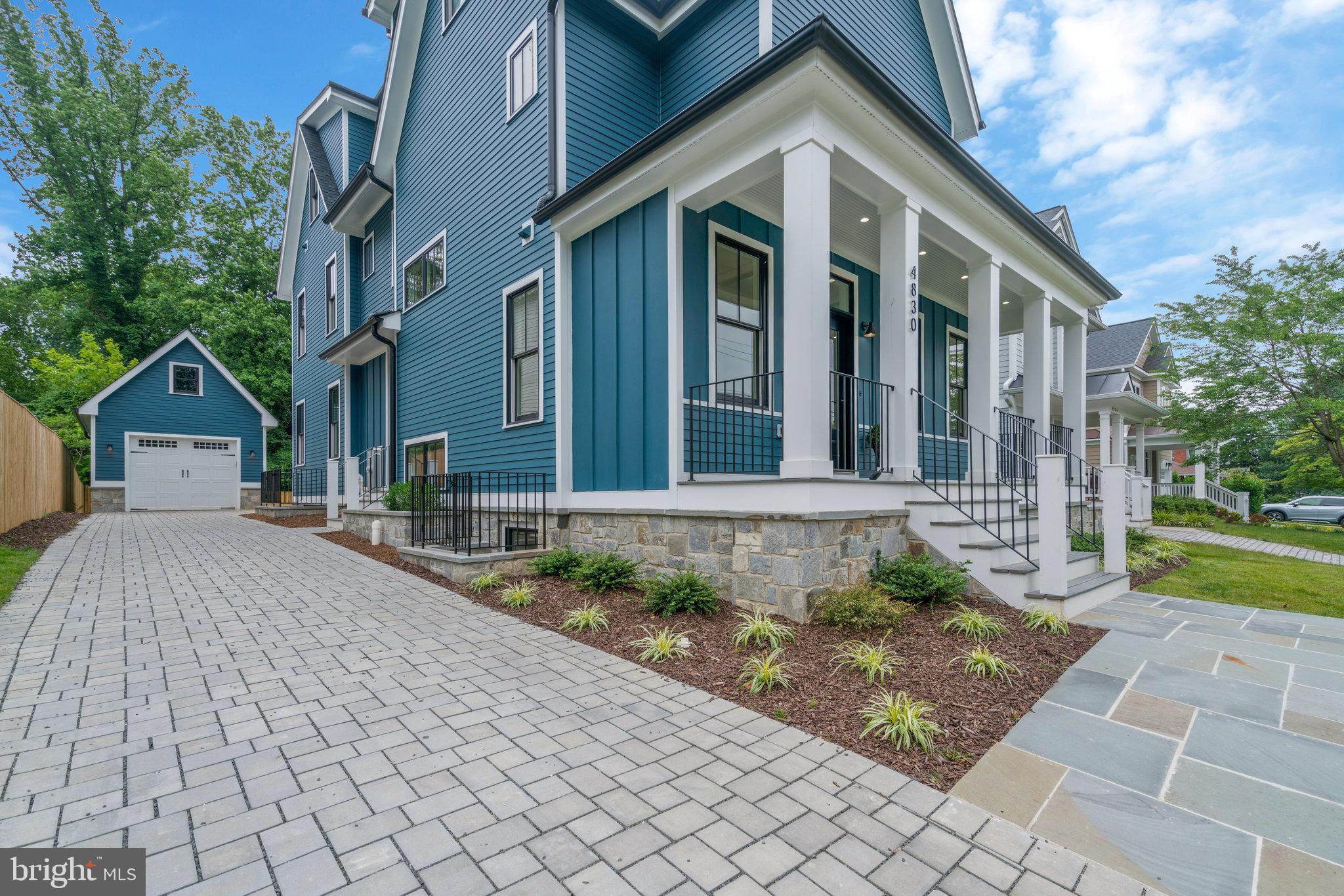 COUNTRY CLUB MANOR - Residential