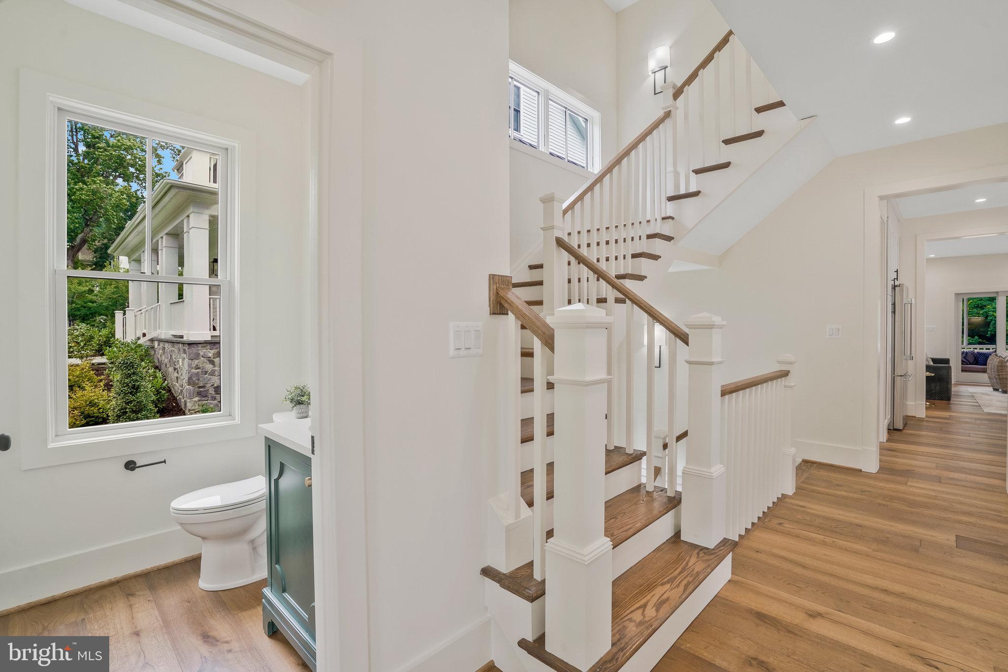 COUNTRY CLUB MANOR - Residential