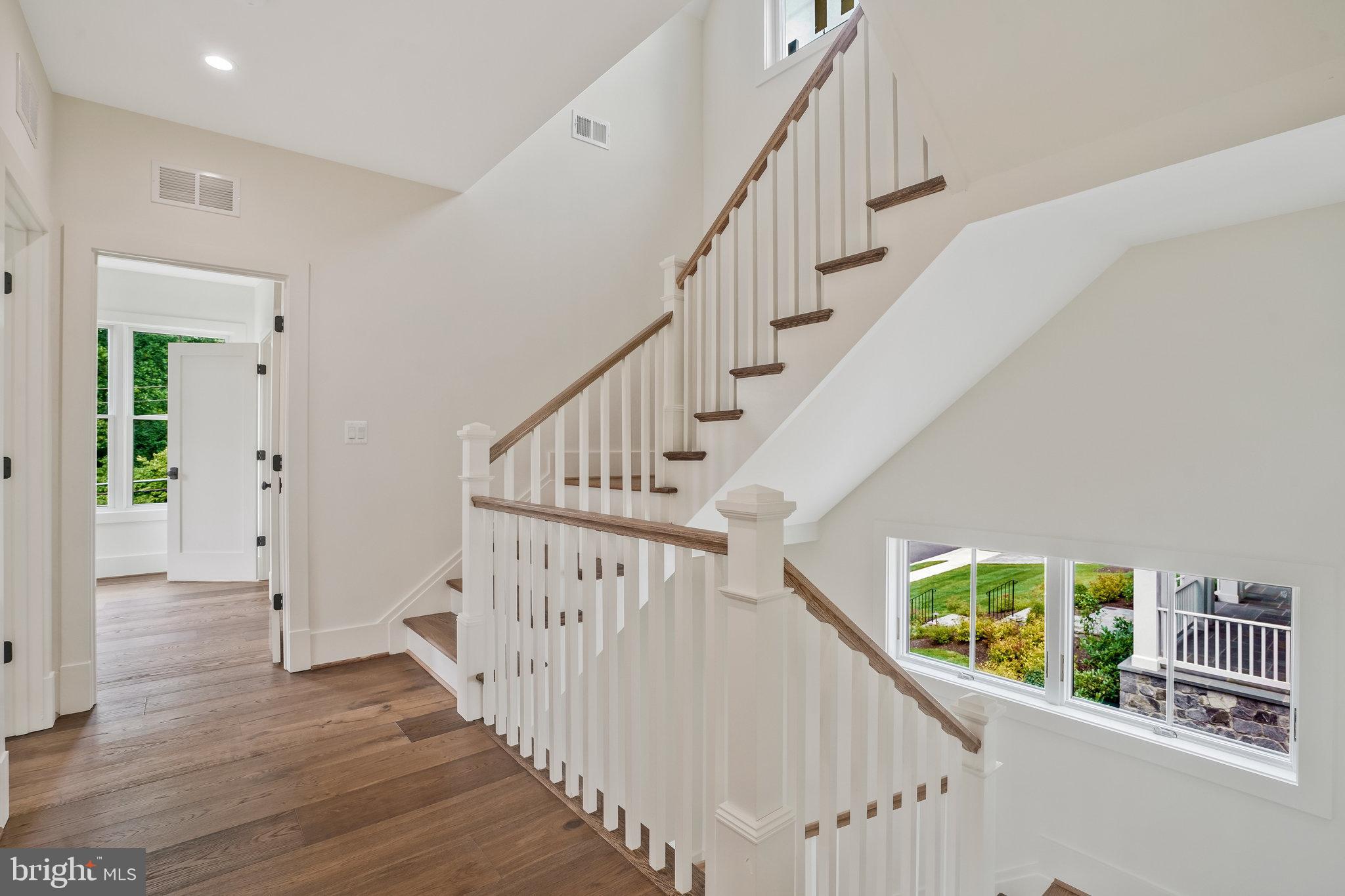 COUNTRY CLUB MANOR - Residential