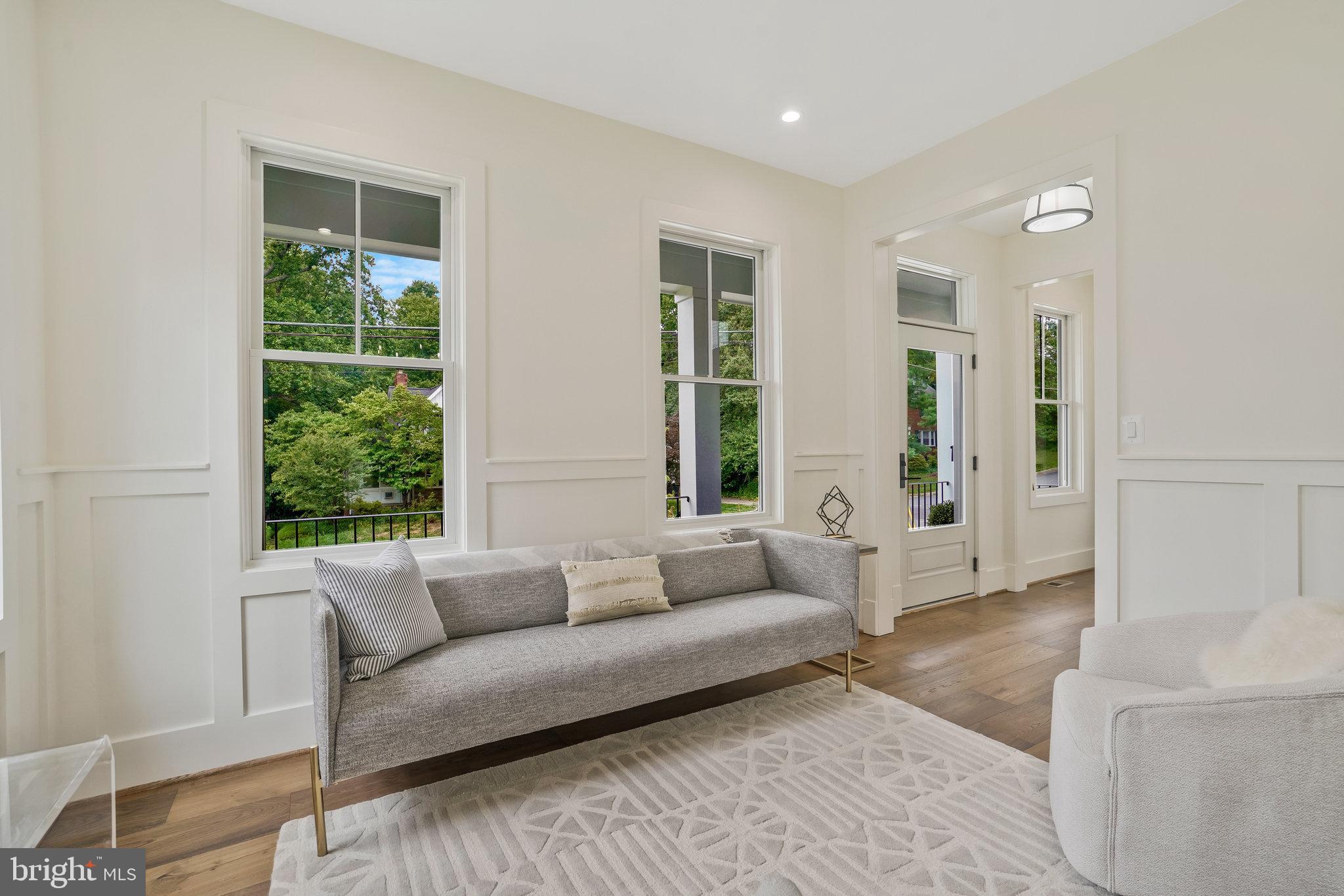 COUNTRY CLUB MANOR - Residential