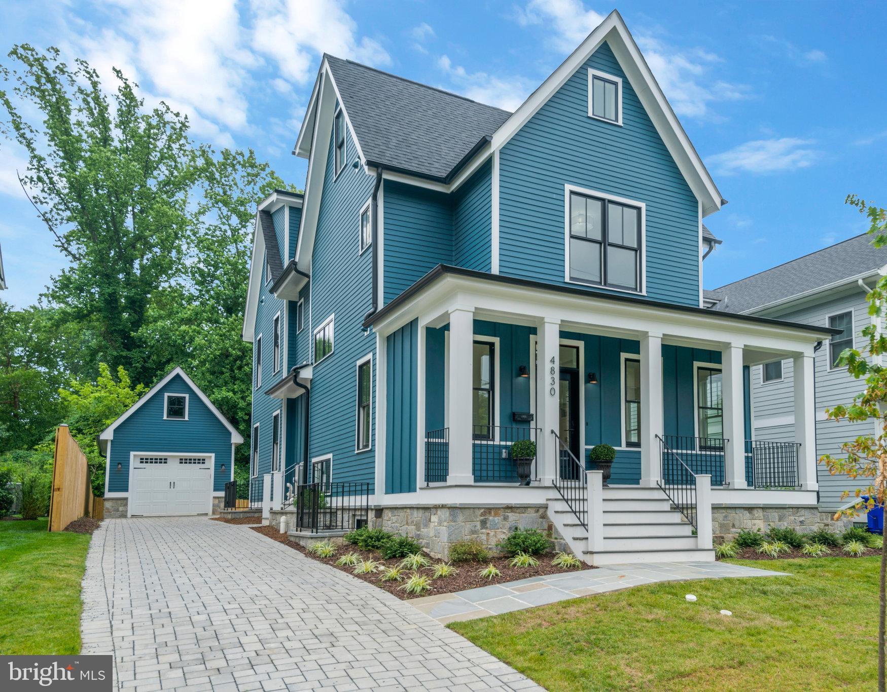 COUNTRY CLUB MANOR - Residential