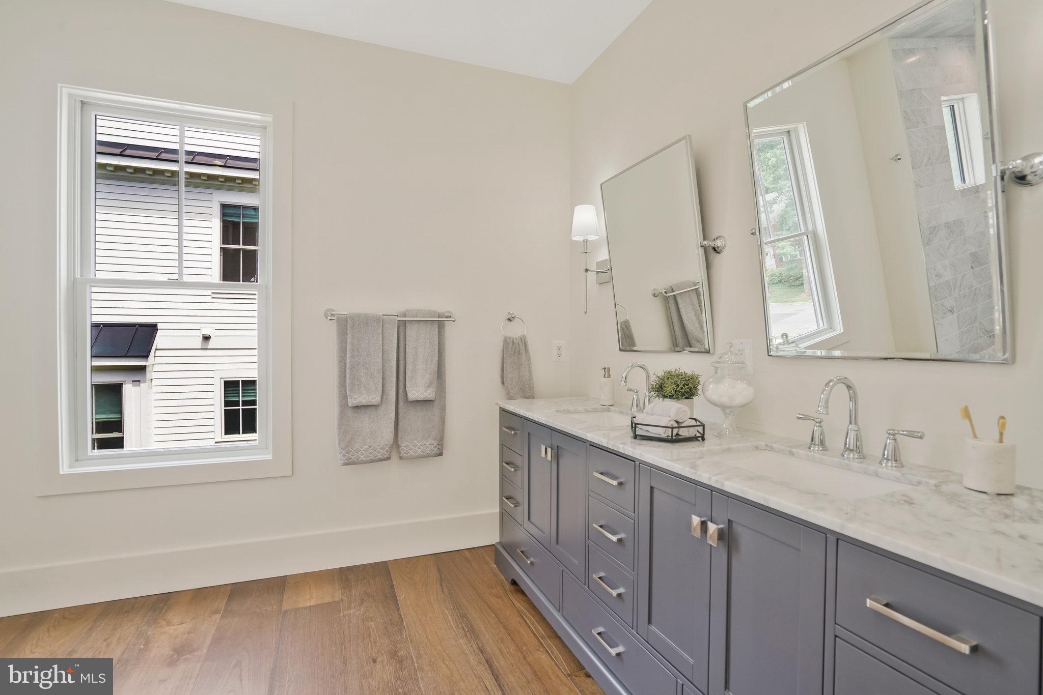 COUNTRY CLUB MANOR - Residential