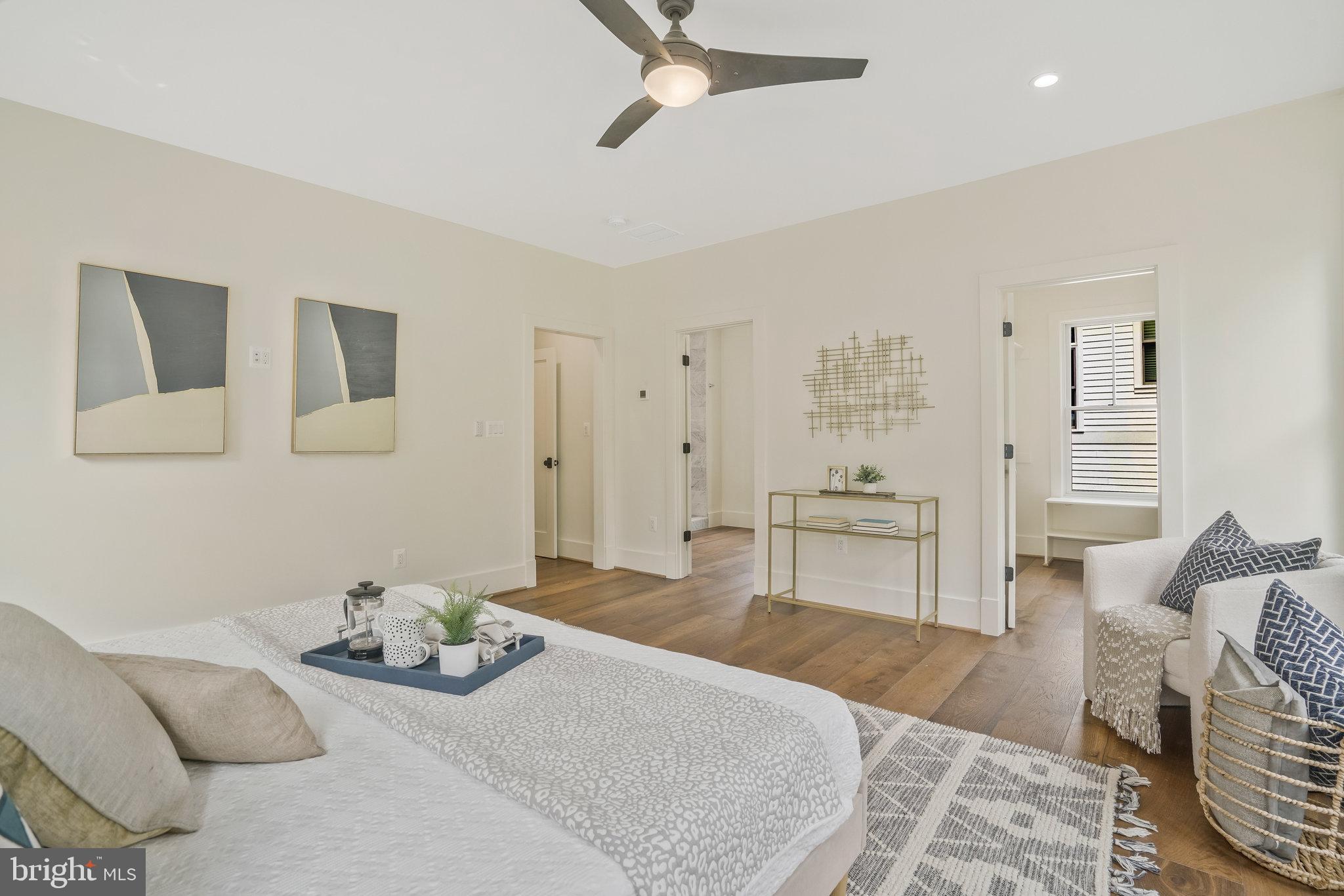 COUNTRY CLUB MANOR - Residential