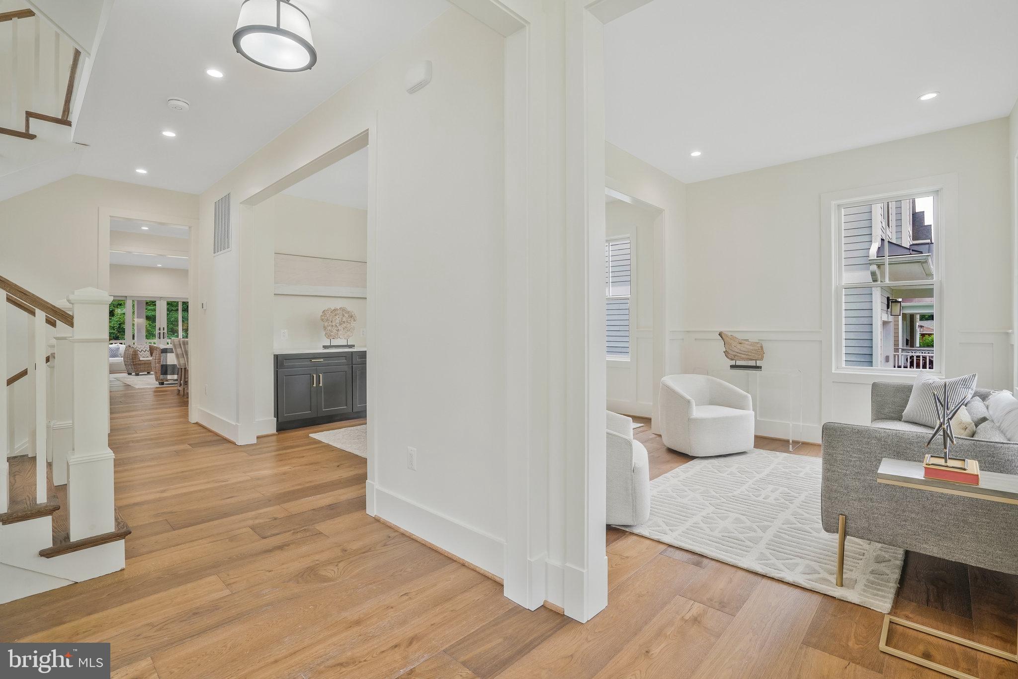 COUNTRY CLUB MANOR - Residential