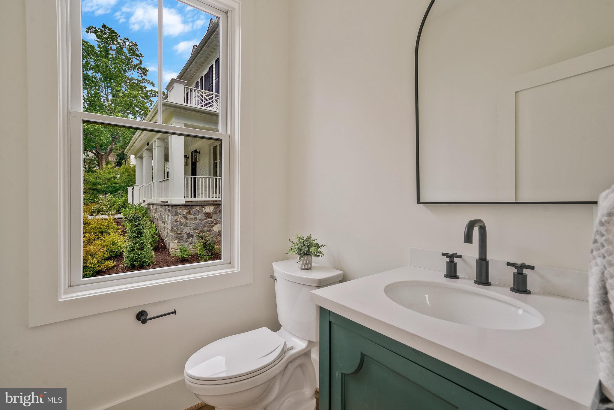 COUNTRY CLUB MANOR - Residential