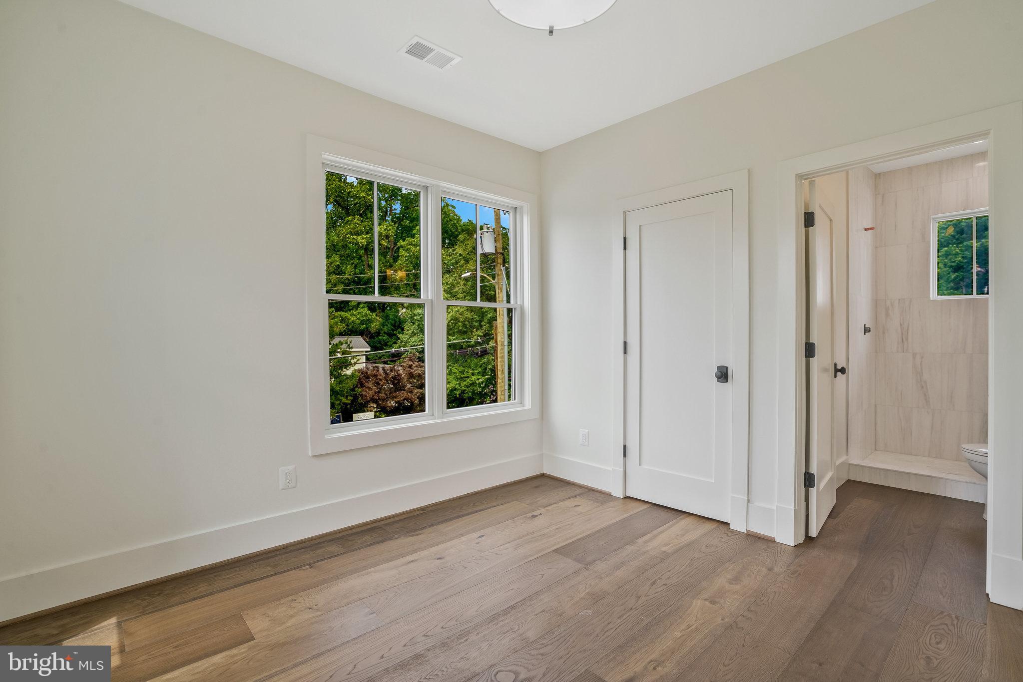 COUNTRY CLUB MANOR - Residential