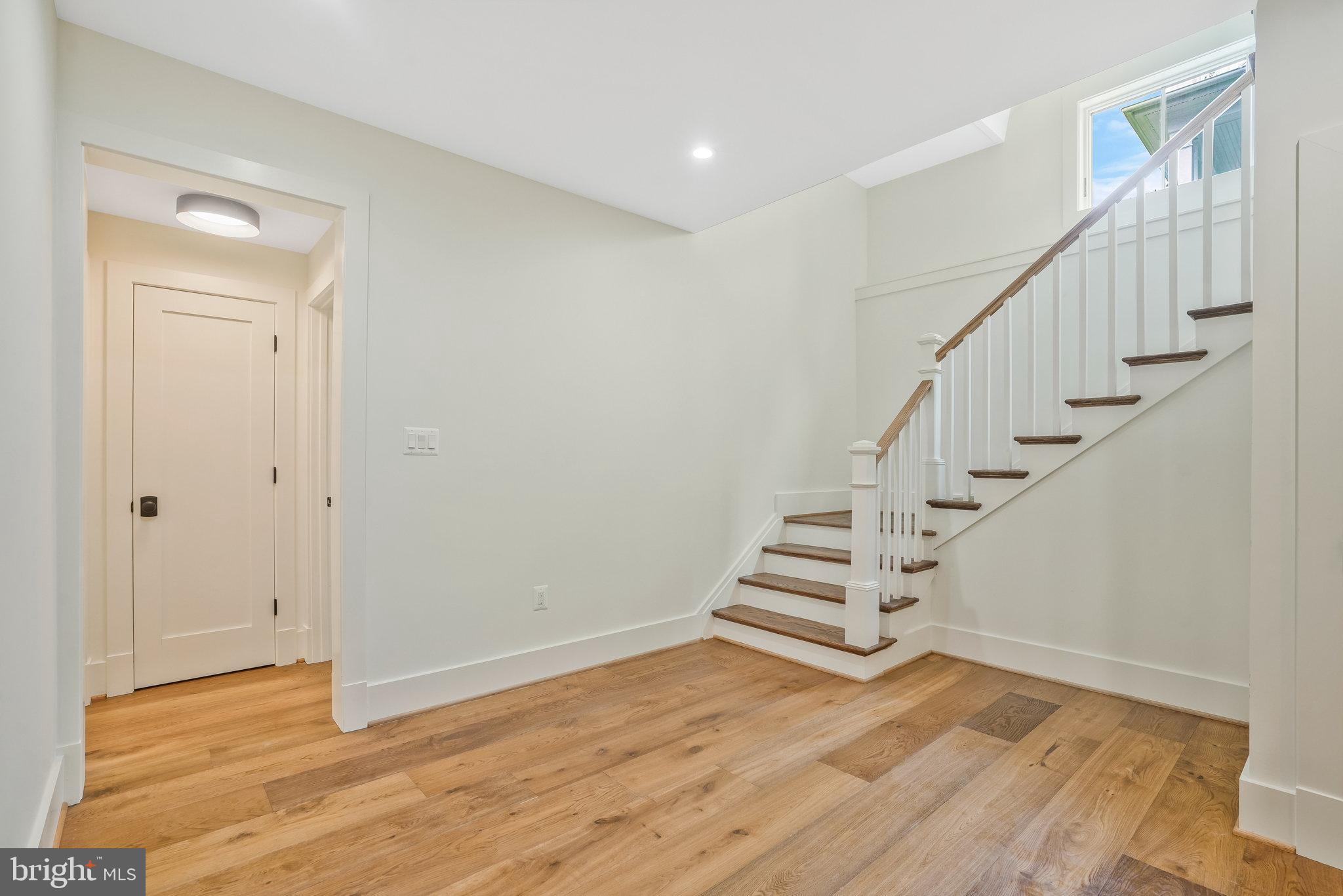 COUNTRY CLUB MANOR - Residential