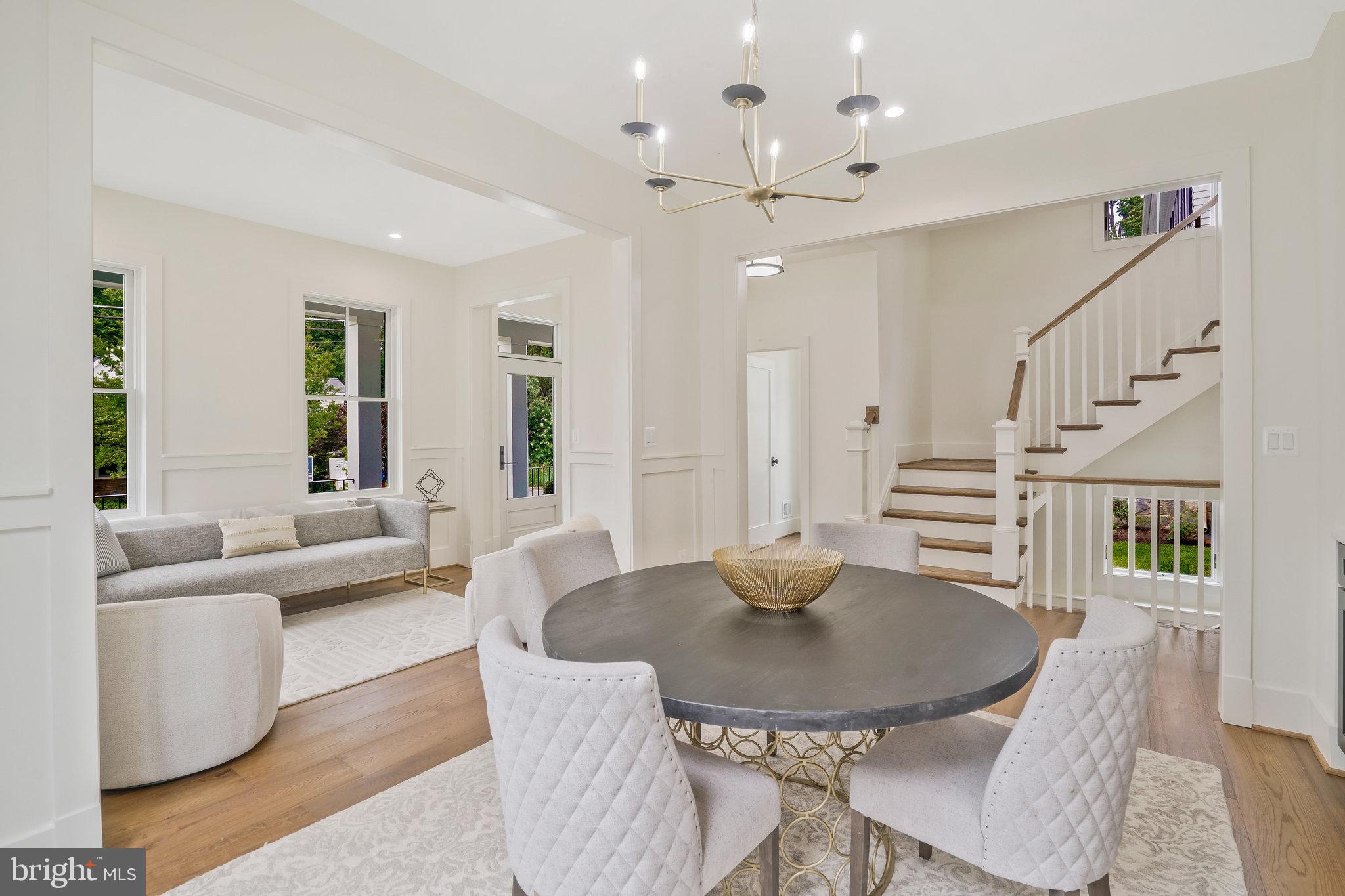 COUNTRY CLUB MANOR - Residential