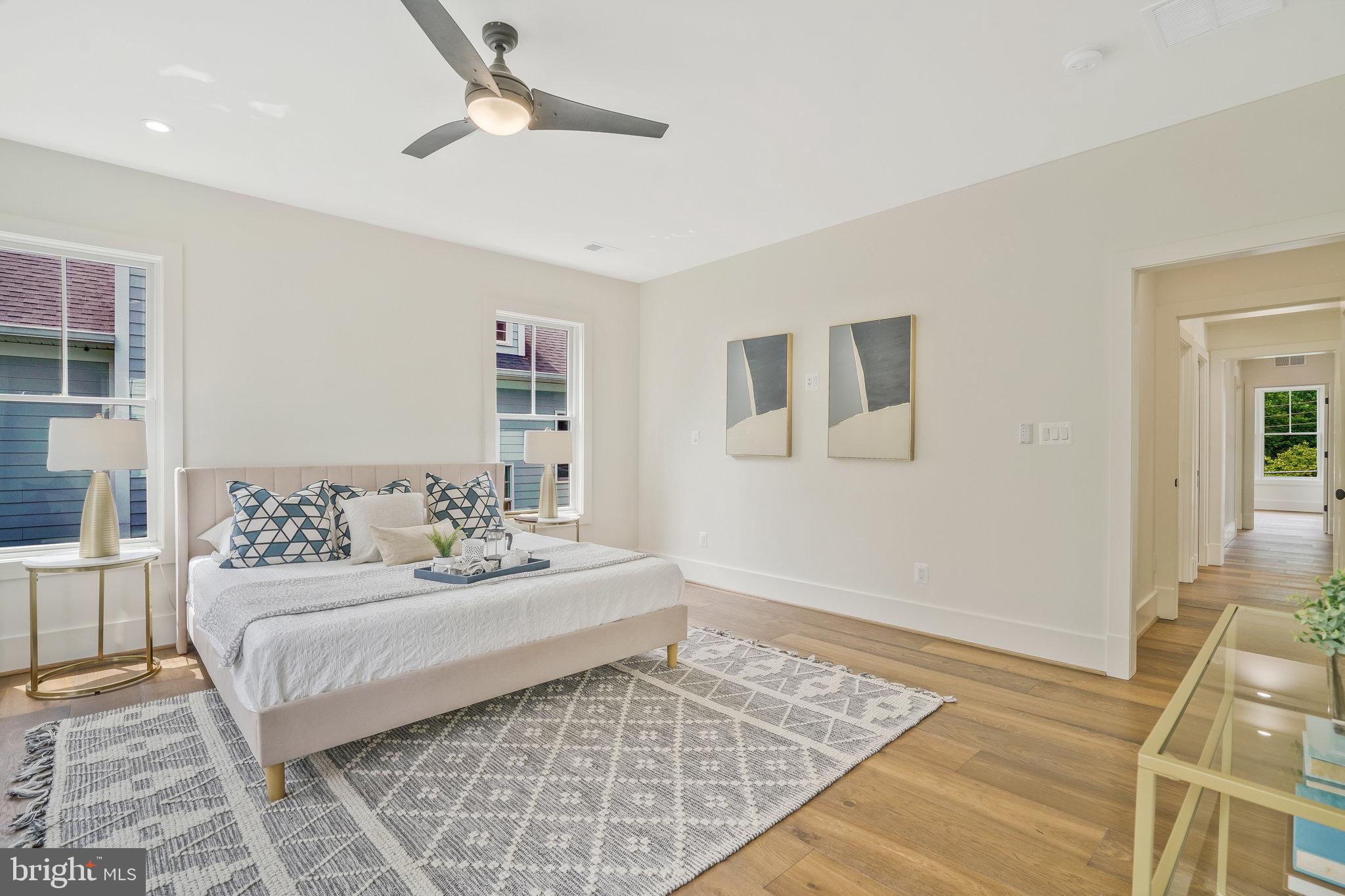 COUNTRY CLUB MANOR - Residential