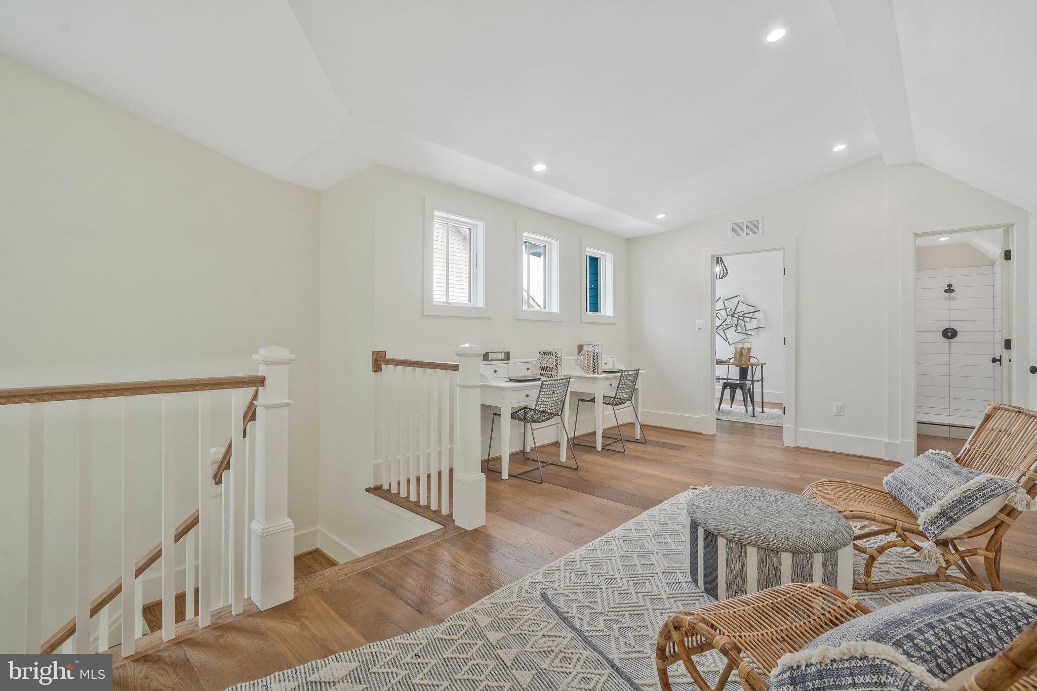 COUNTRY CLUB MANOR - Residential