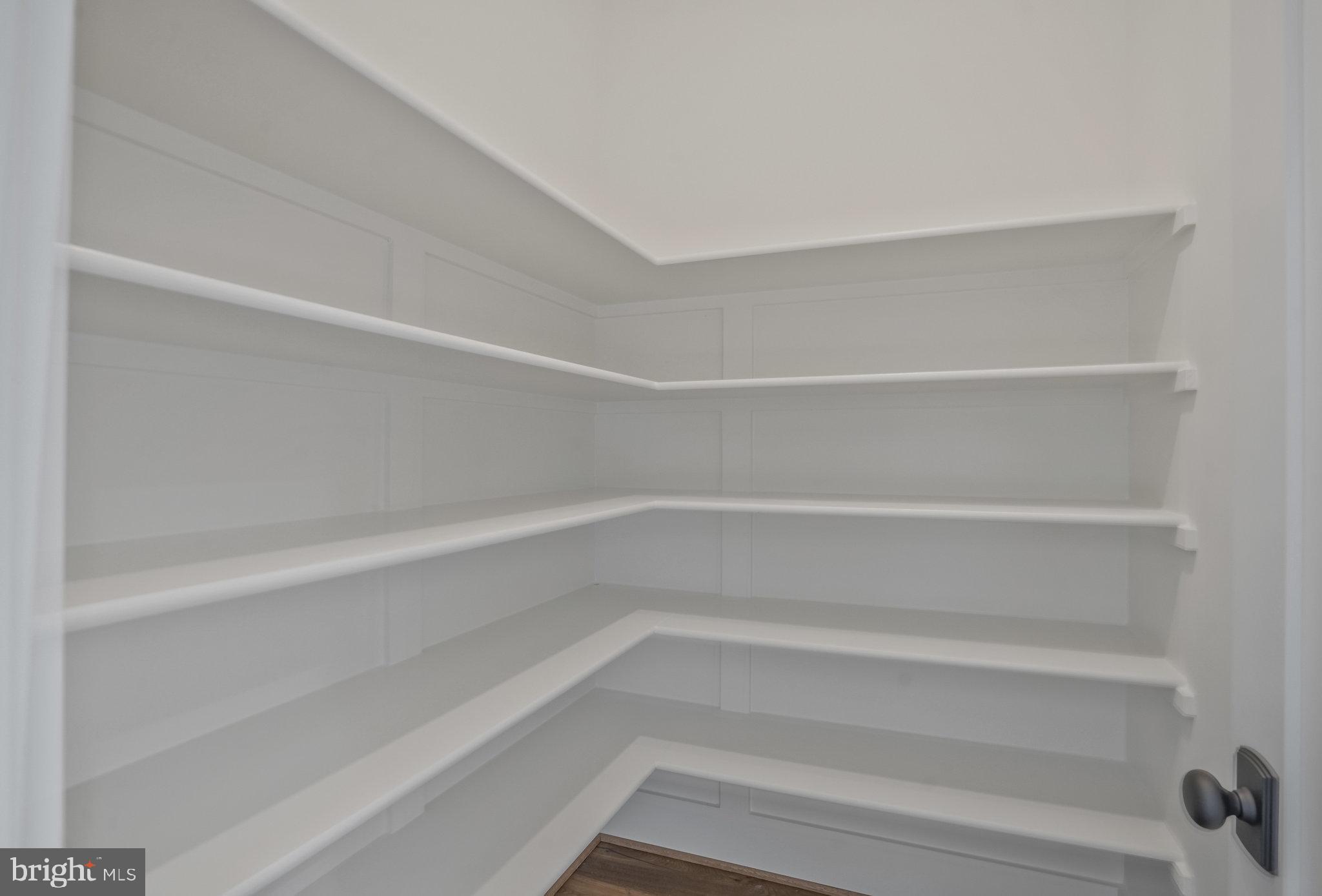 COUNTRY CLUB MANOR - Residential