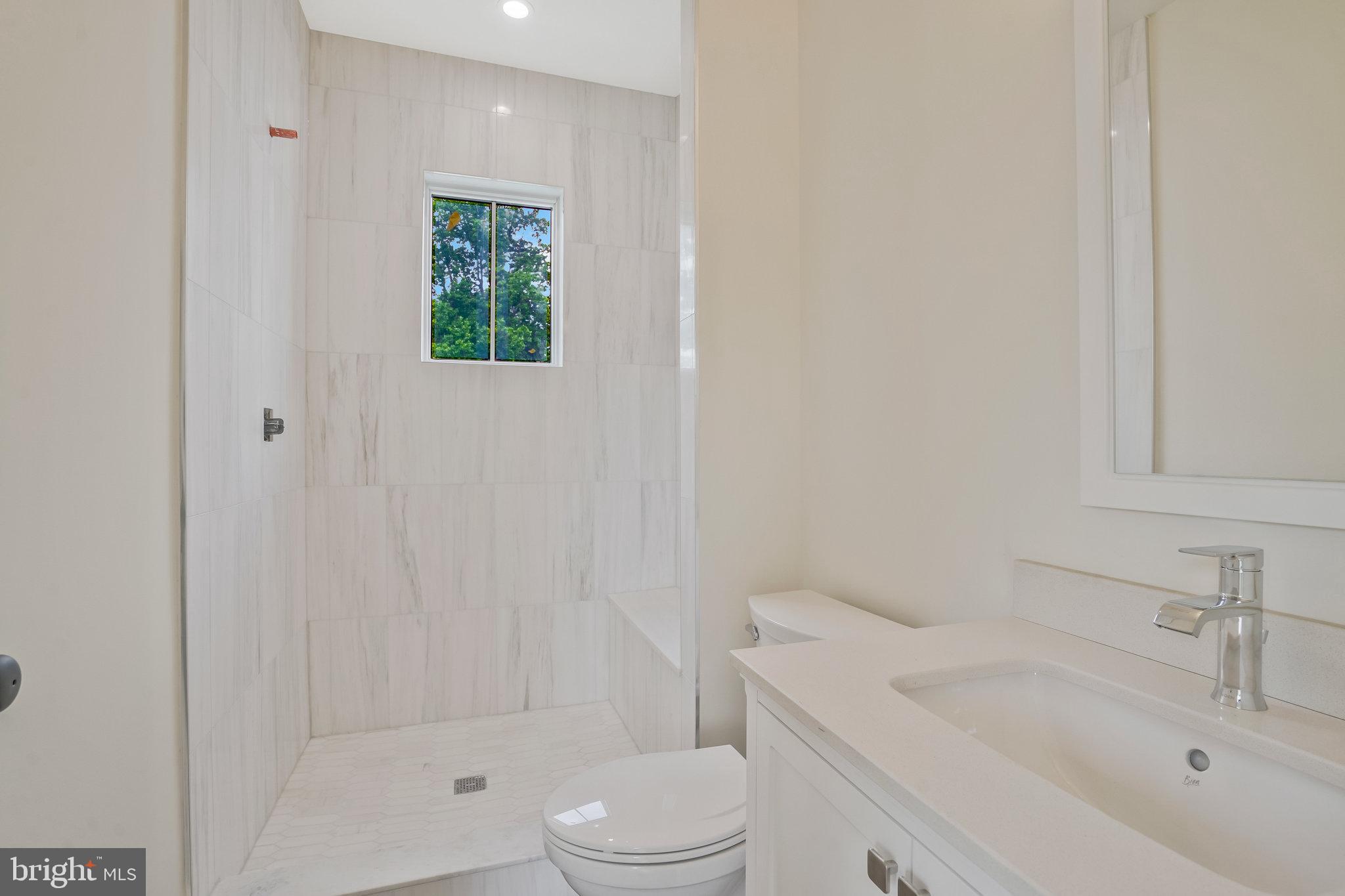 COUNTRY CLUB MANOR - Residential