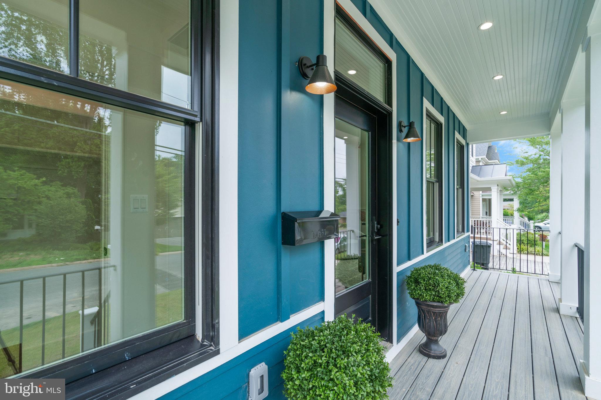 COUNTRY CLUB MANOR - Residential