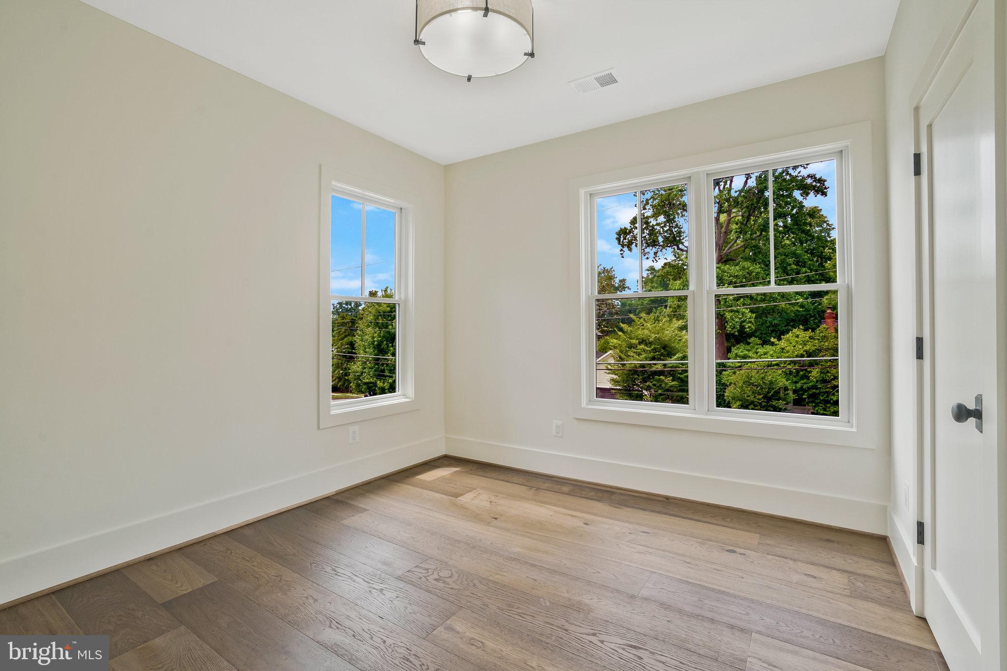 COUNTRY CLUB MANOR - Residential