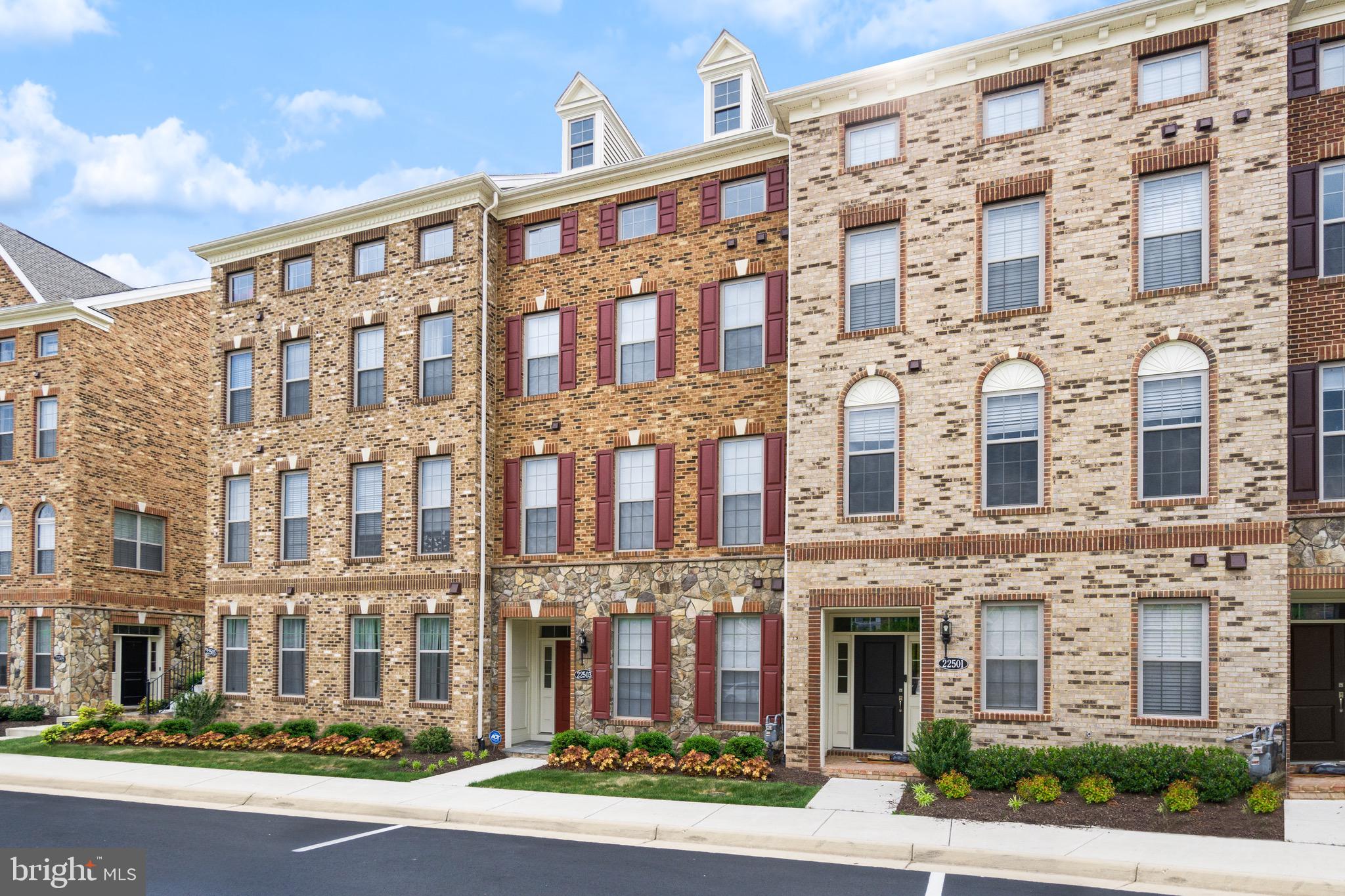 22503 NAUGATUCK SQUARE