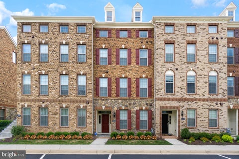 Townhouse For Rent - 22503 Naugatuck Square<br/> Loudoun County, ASHBURN, VA 20148