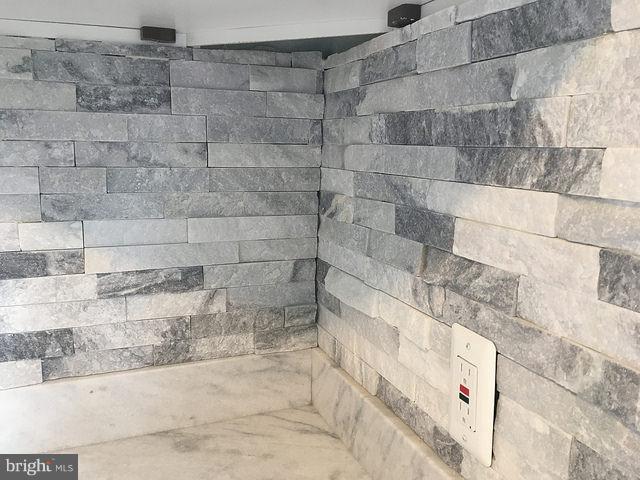 TEN ACRES - Residential