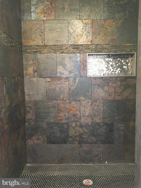 TEN ACRES - Residential