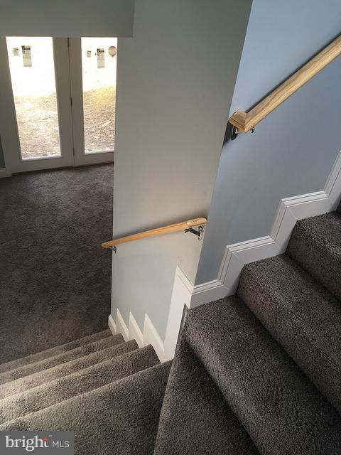 TEN ACRES - Residential