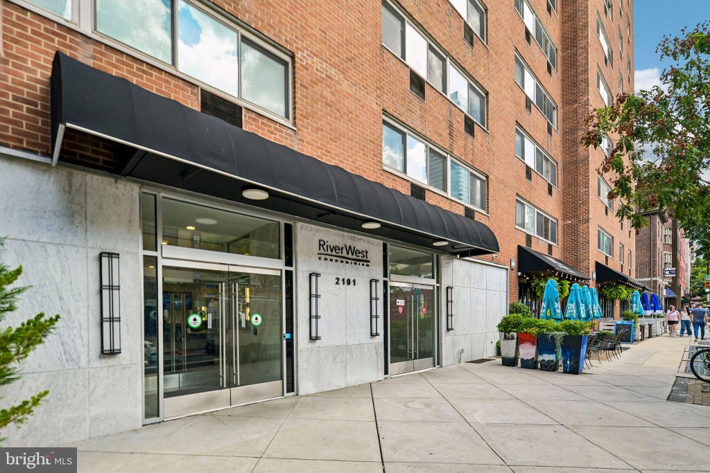 Photo of 2101 - 17 Chestnut Street #817, PHILADELPHIA, PA 19103 (MLS # PAPH2659486)