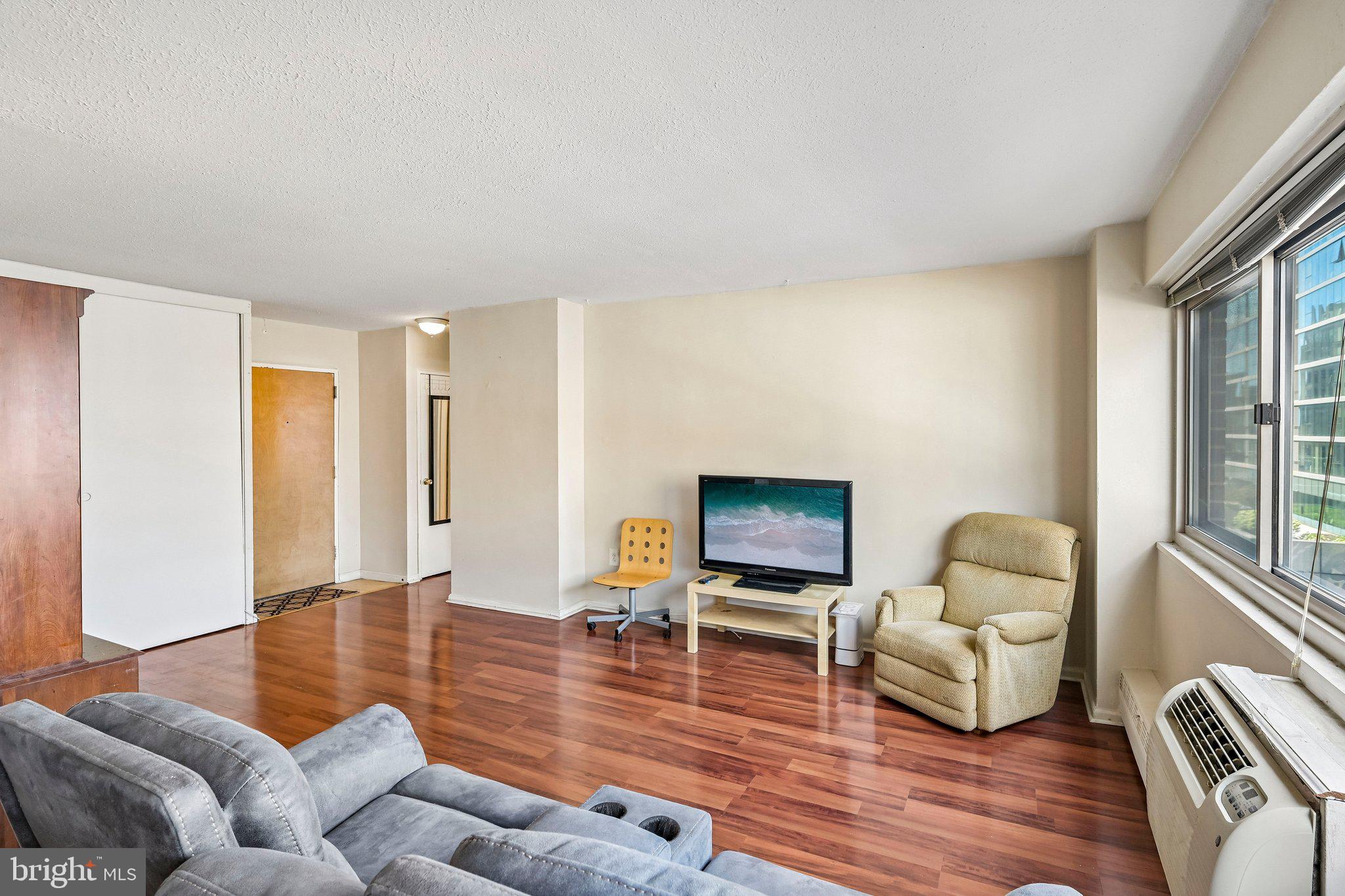 2101 CHESTNUT STREET 17 817