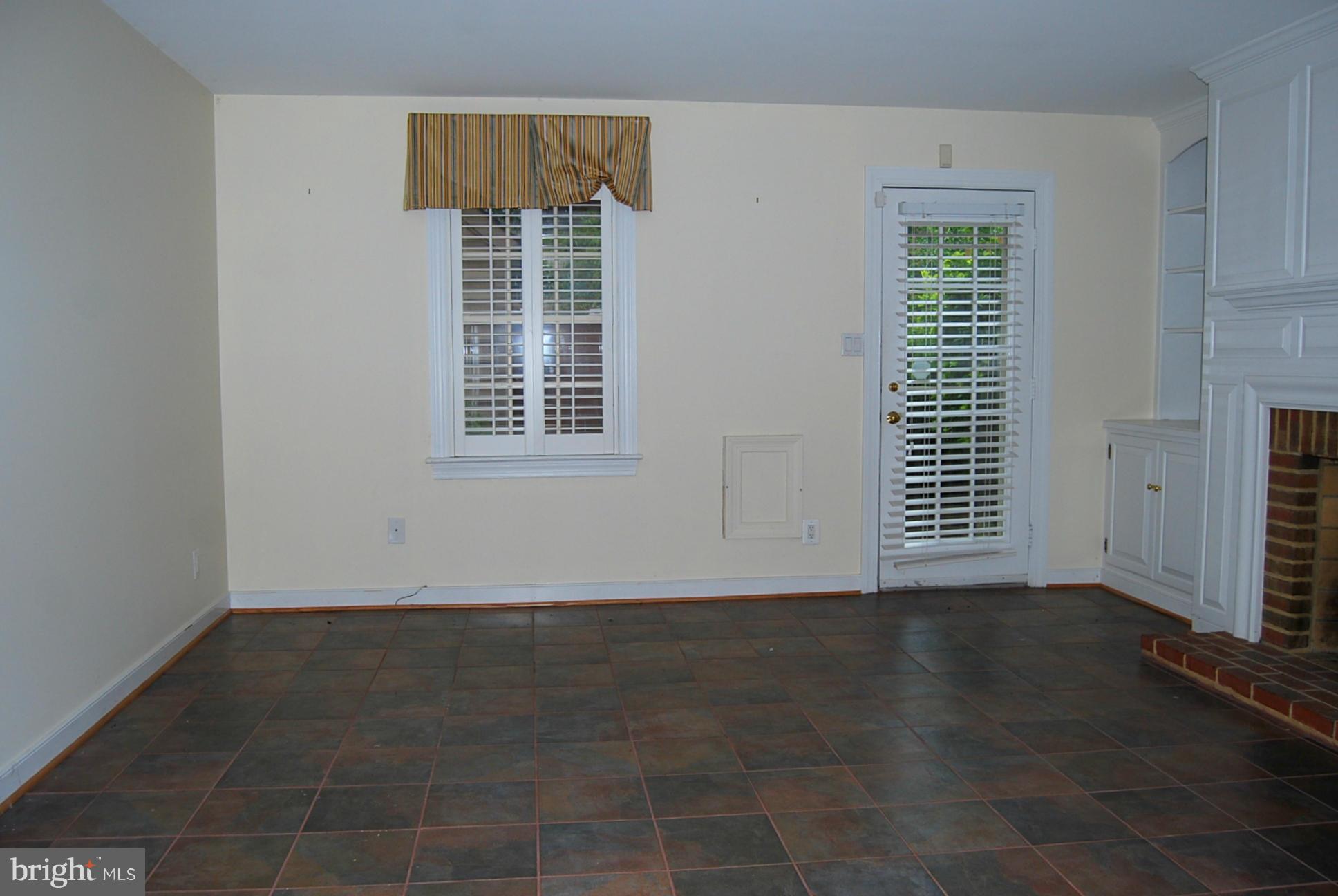 COLLEGE HILL TOWNHOMES - Residential