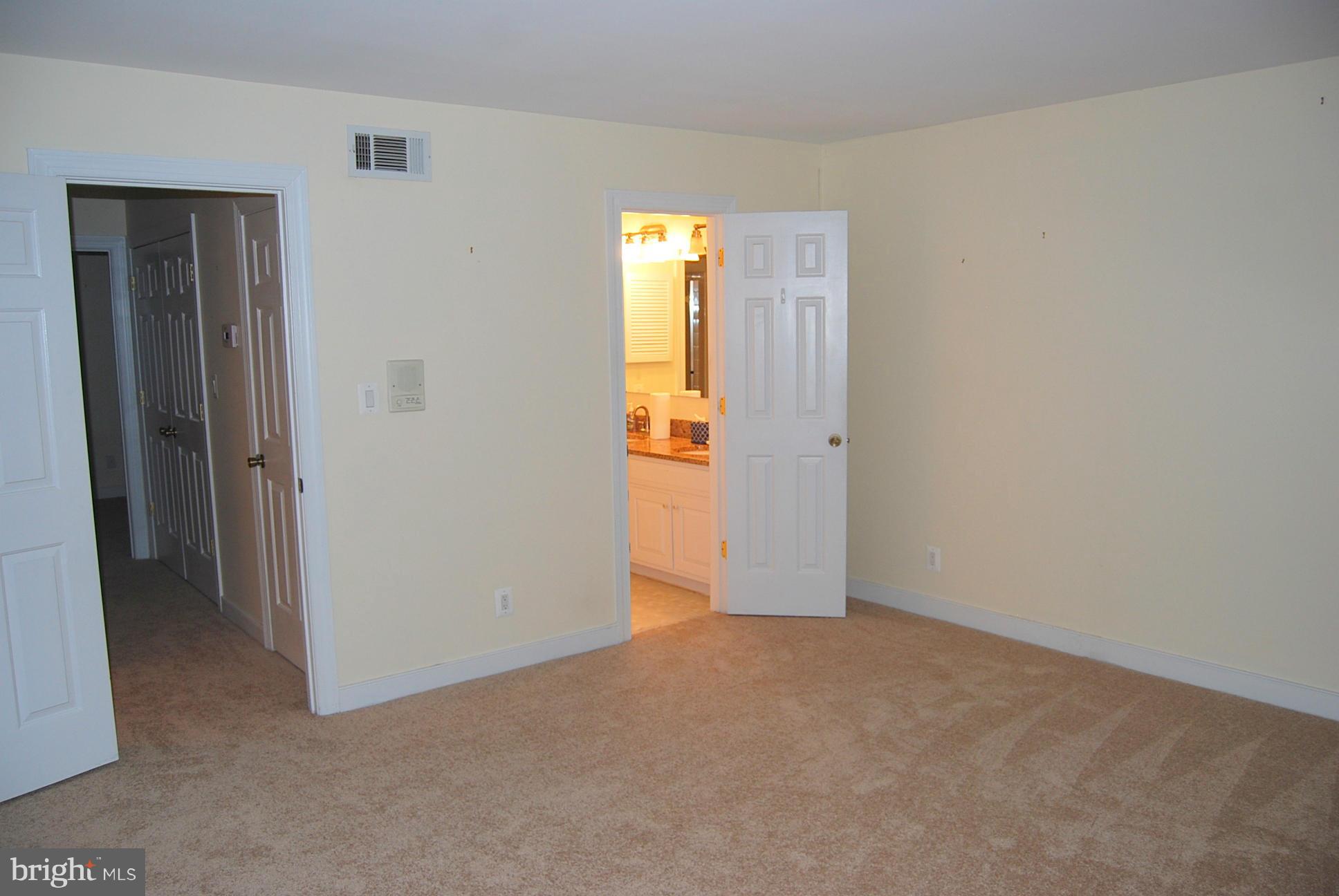 COLLEGE HILL TOWNHOMES - Residential