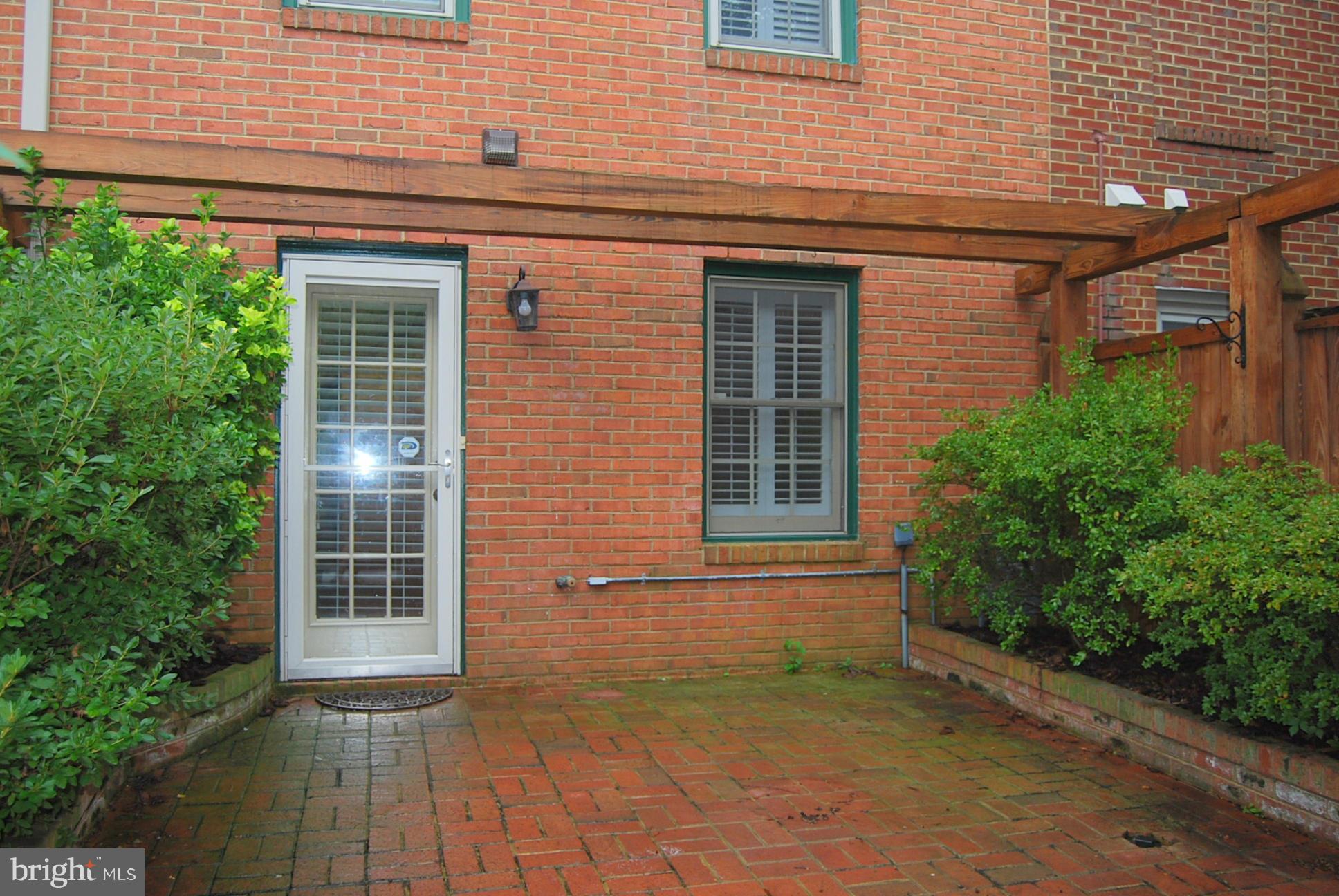 COLLEGE HILL TOWNHOMES - Residential