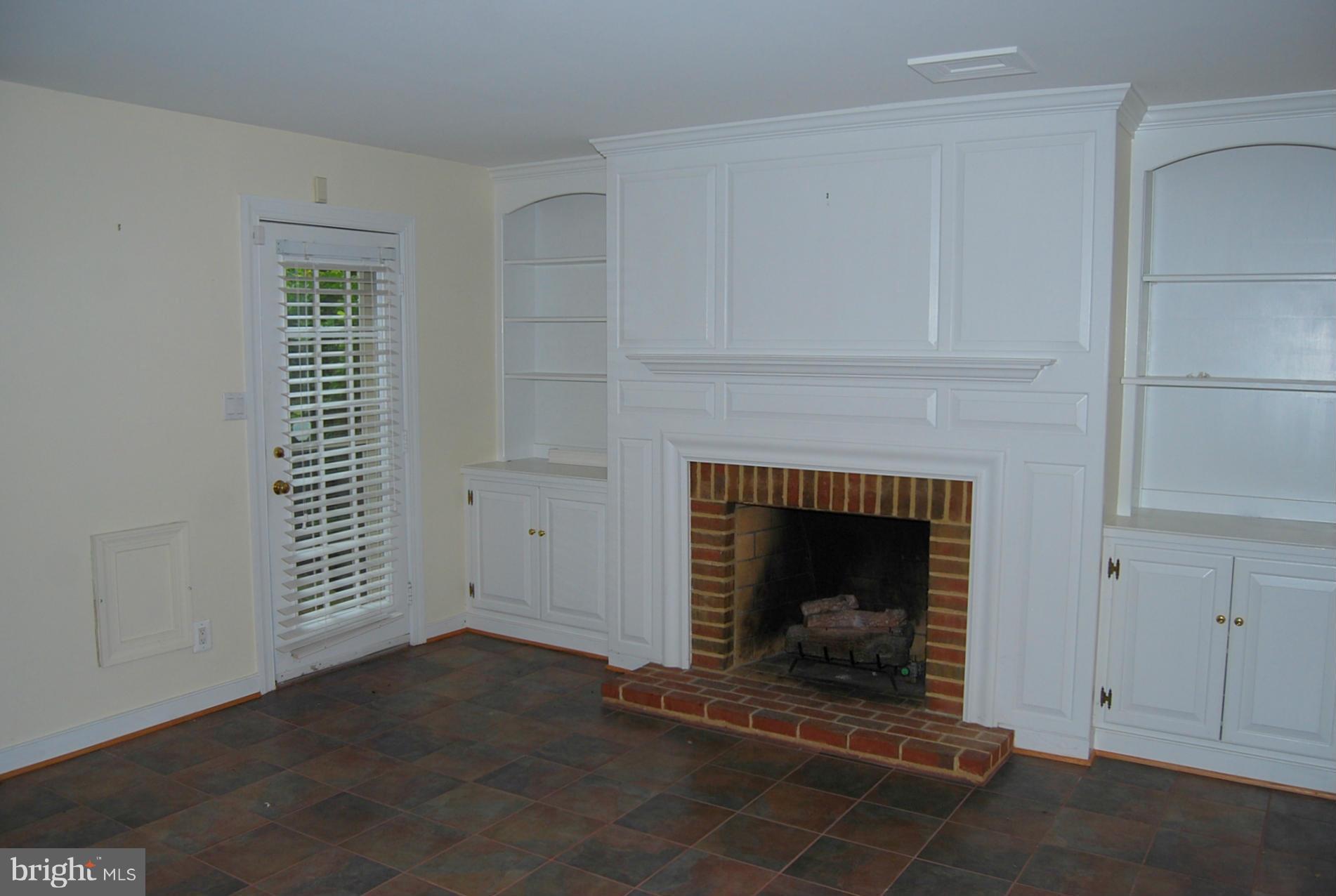 COLLEGE HILL TOWNHOMES - Residential