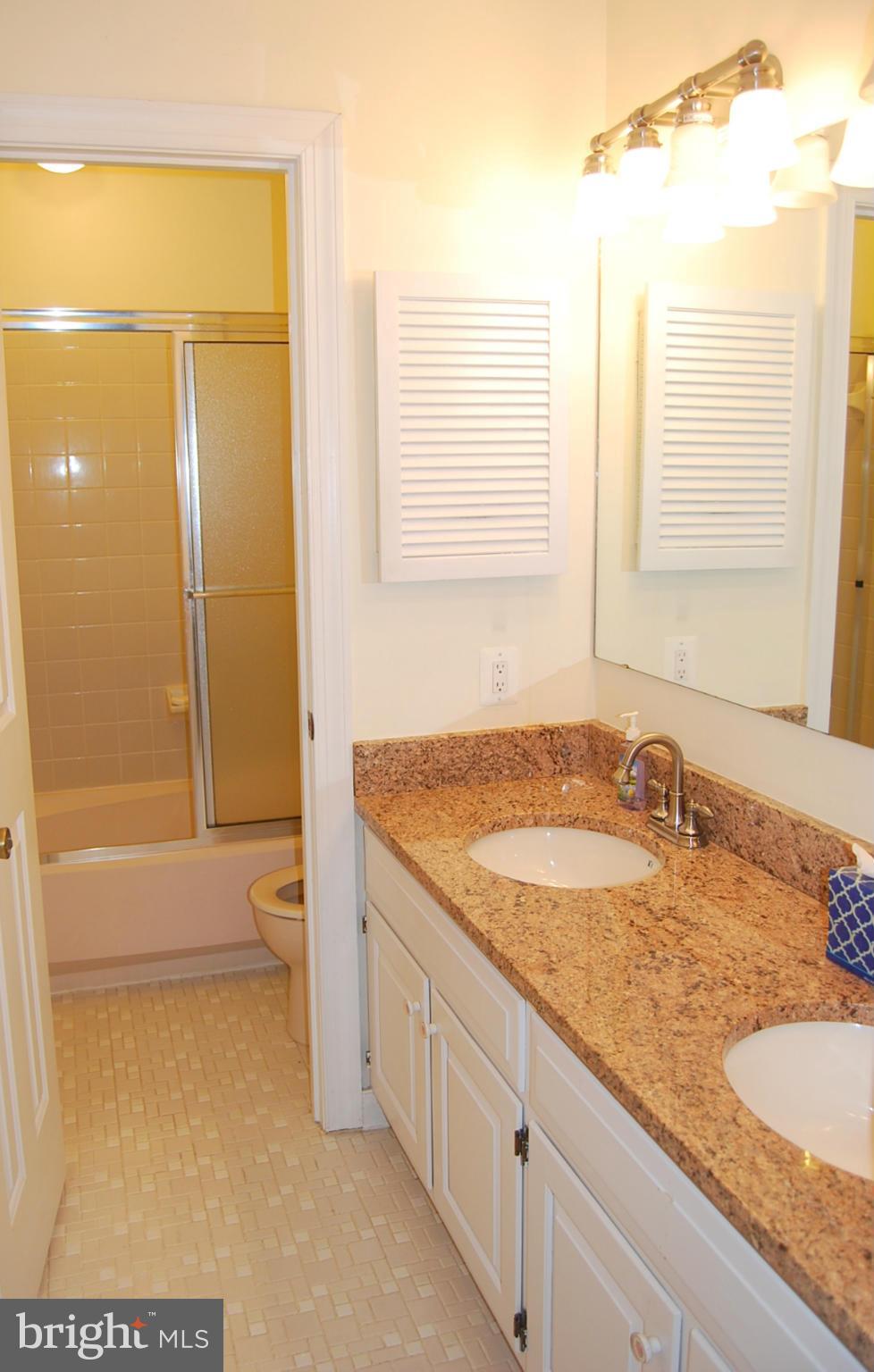 COLLEGE HILL TOWNHOMES - Residential