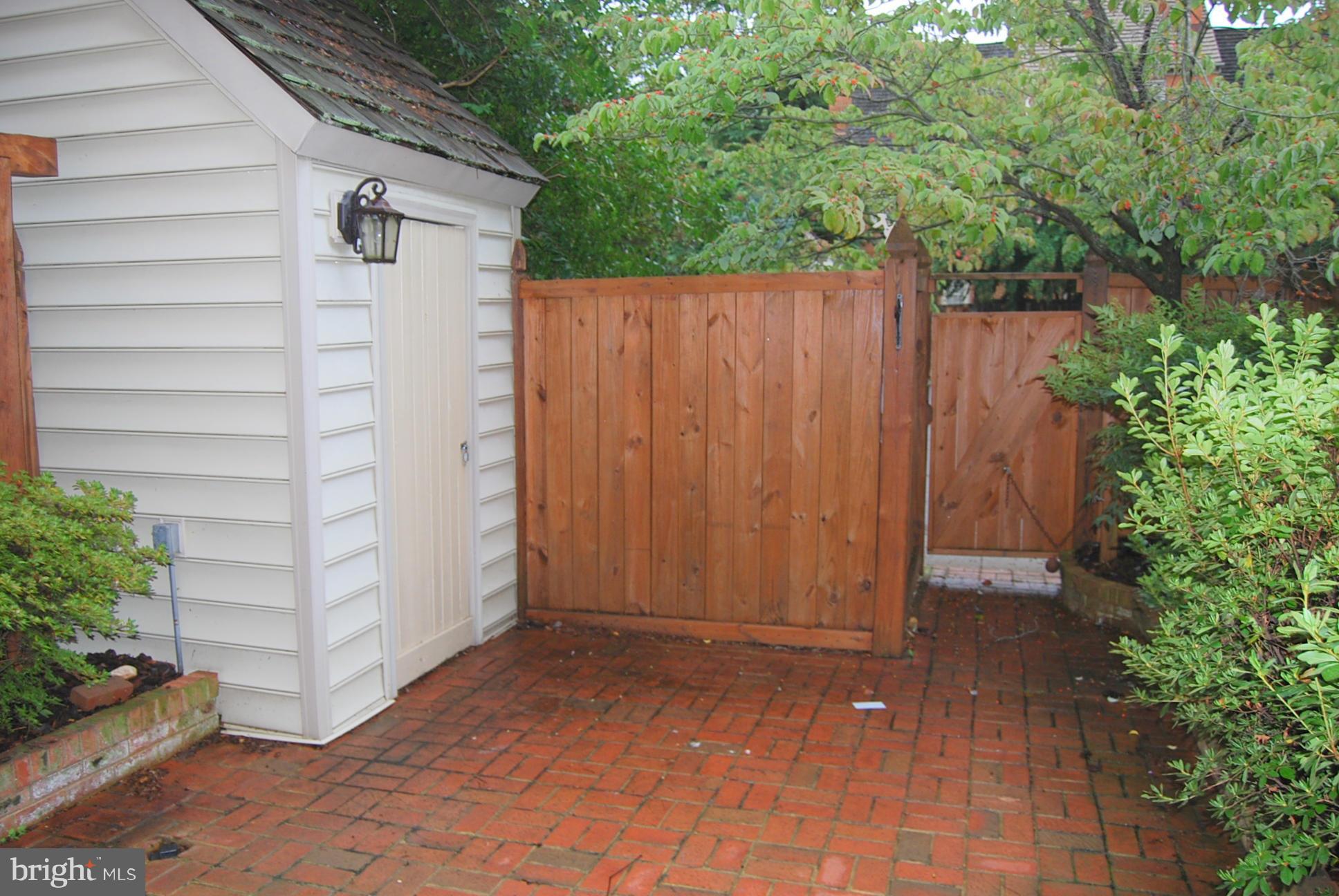 COLLEGE HILL TOWNHOMES - Residential