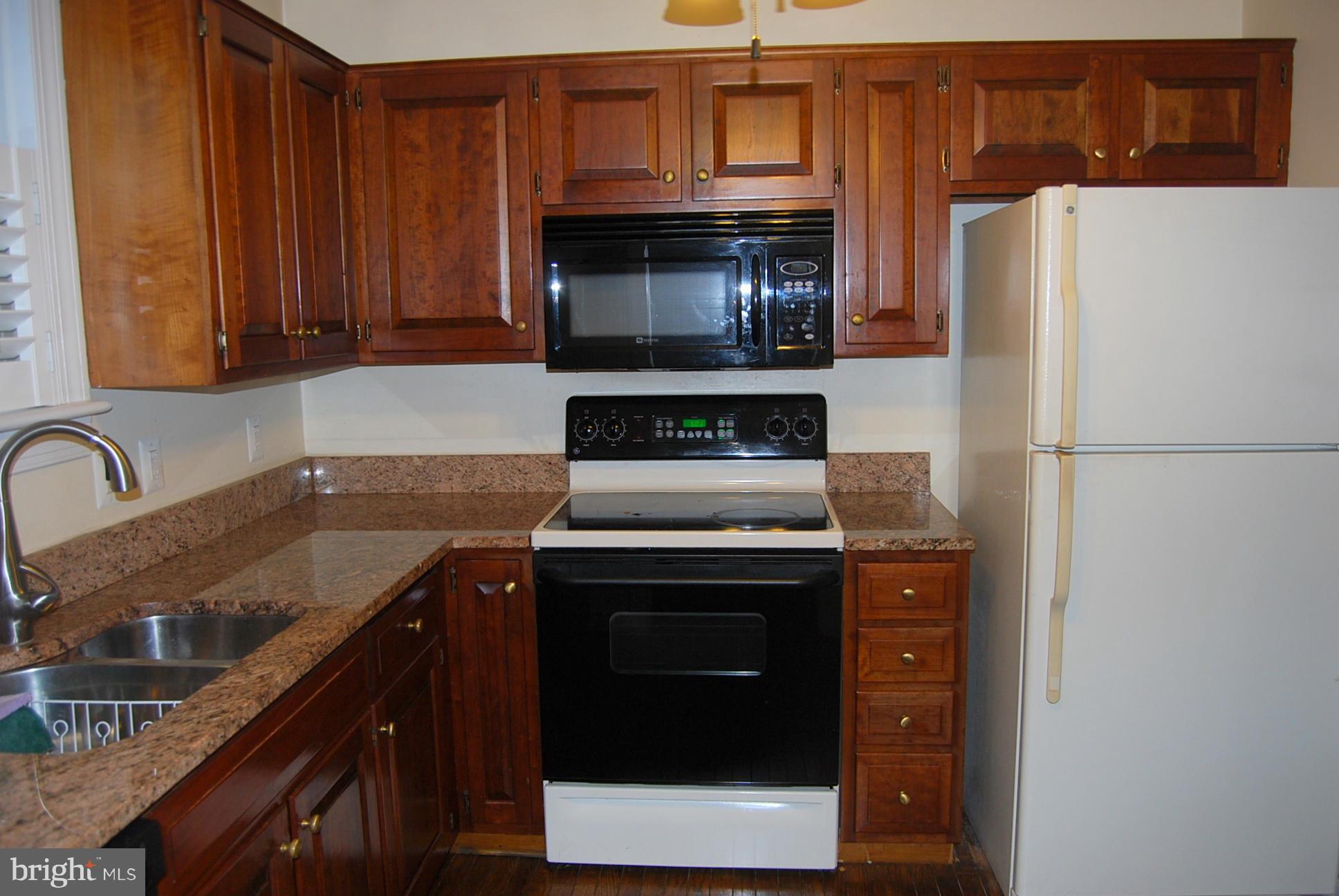 COLLEGE HILL TOWNHOMES - Residential