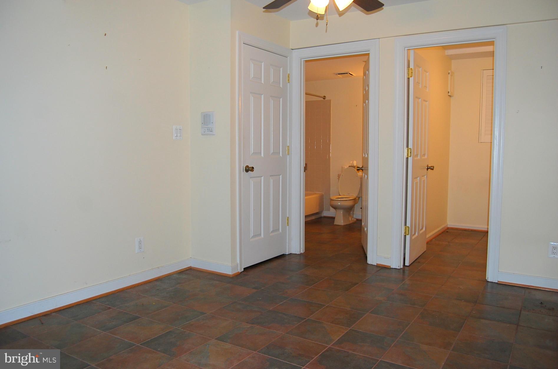 COLLEGE HILL TOWNHOMES - Residential