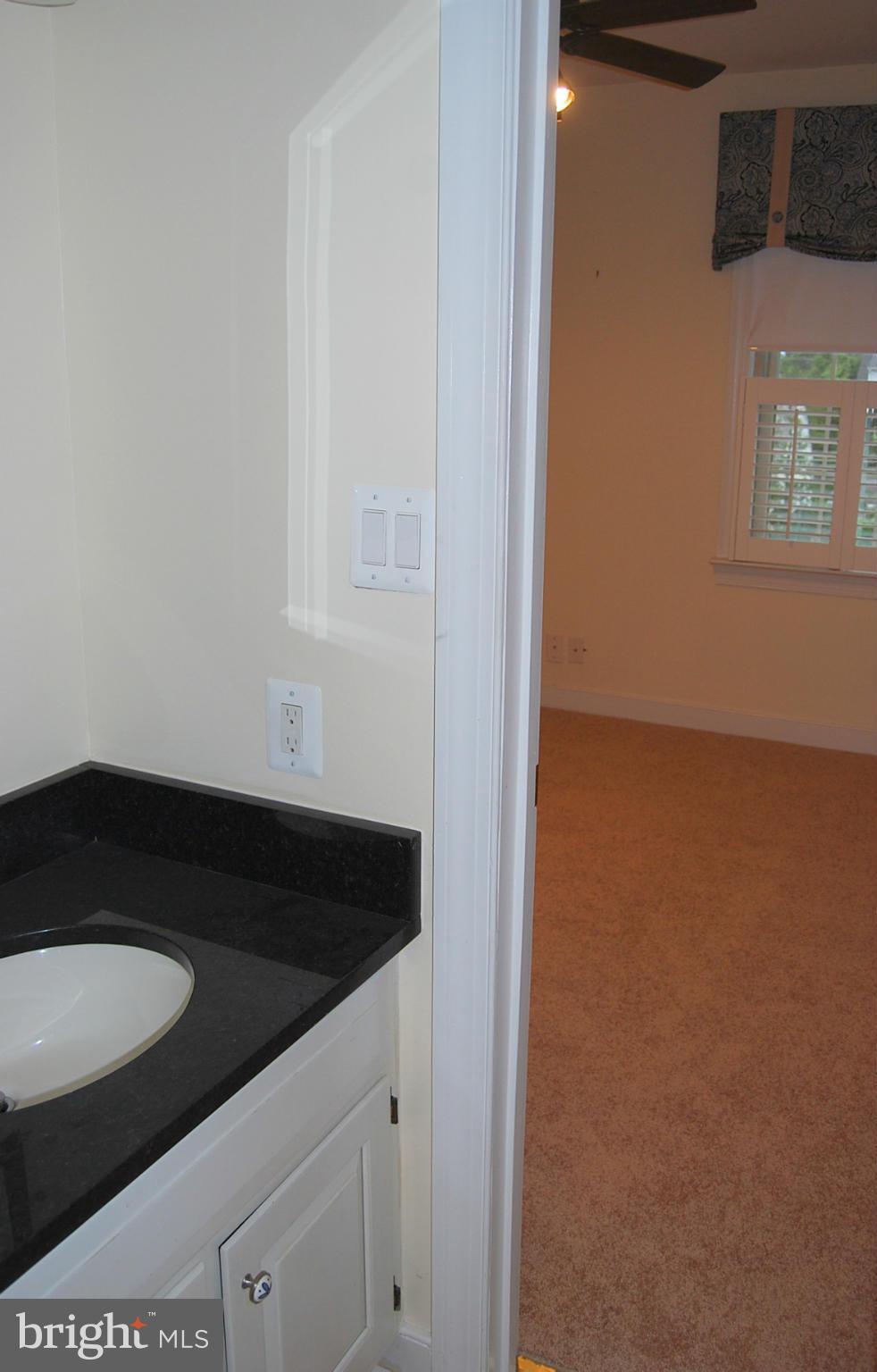 COLLEGE HILL TOWNHOMES - Residential