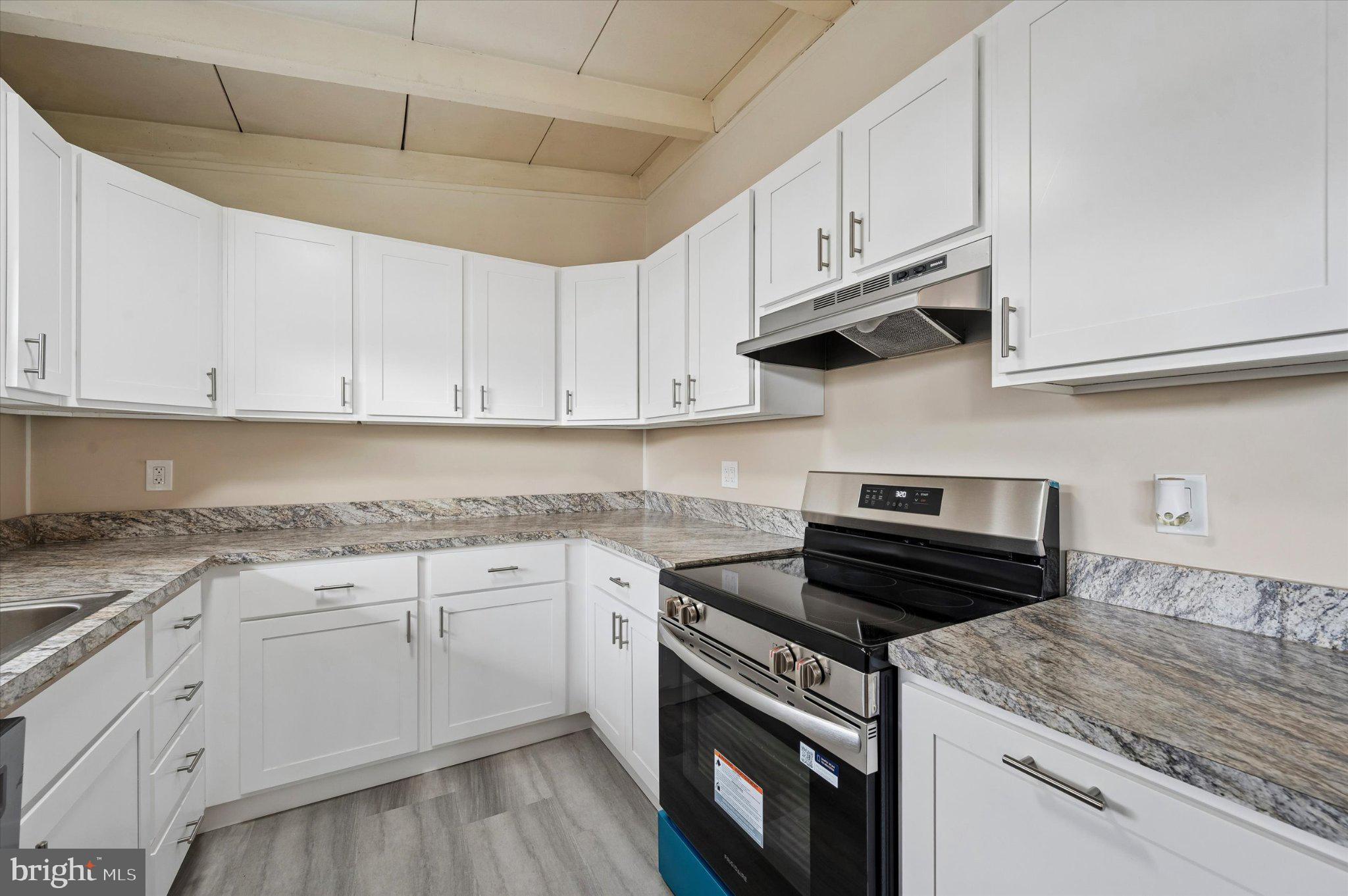 VILLAGE GREEN - Residential