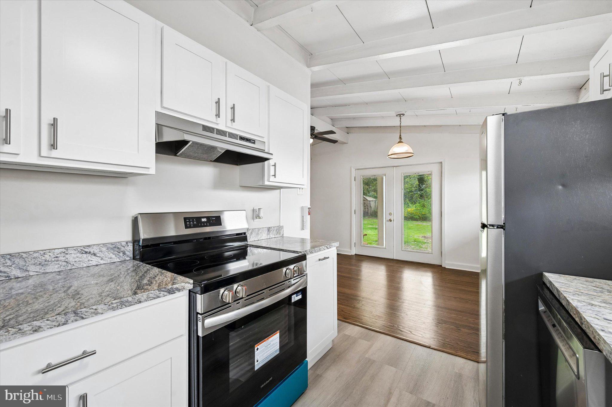 VILLAGE GREEN - Residential