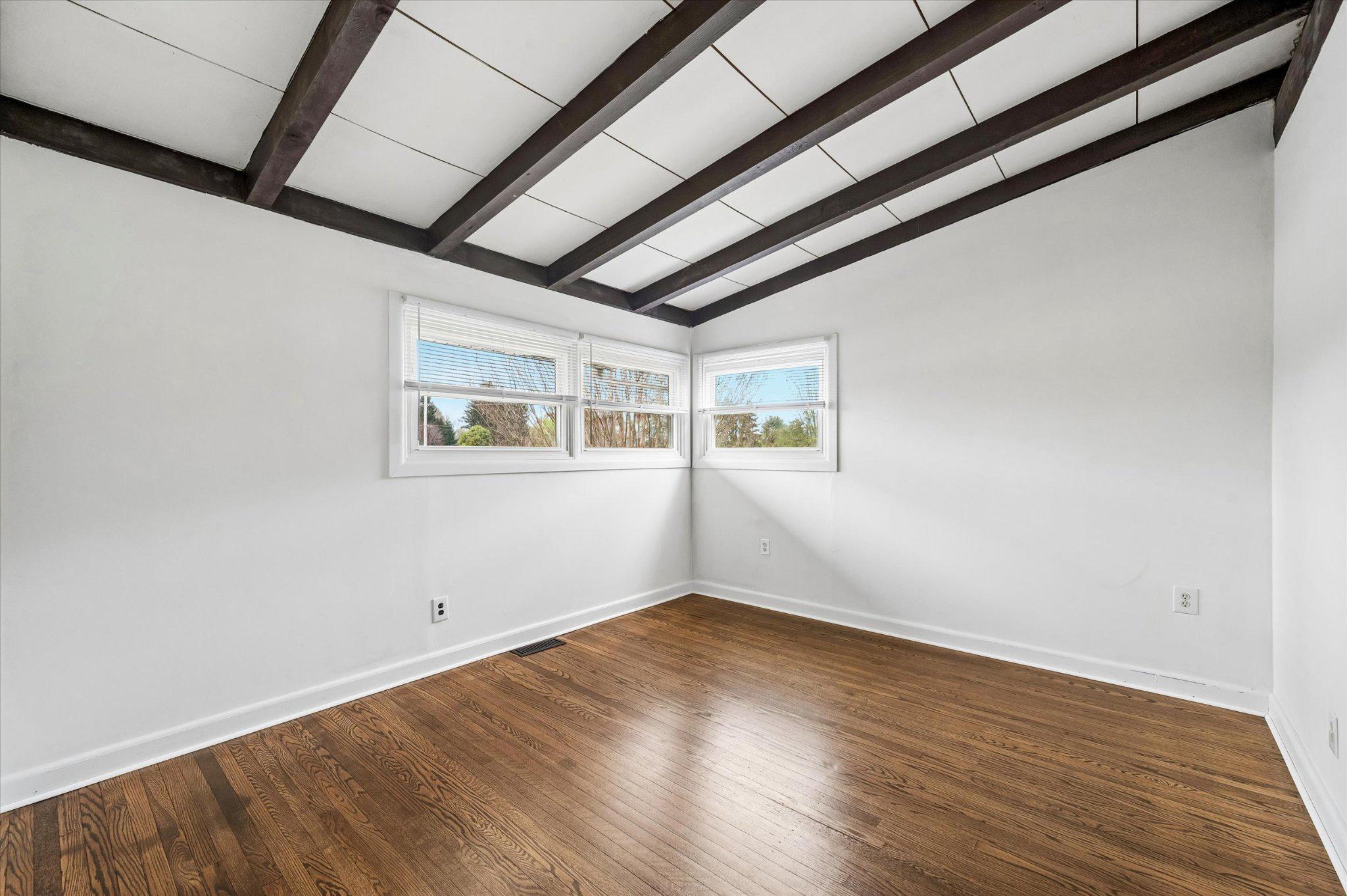 VILLAGE GREEN - Residential