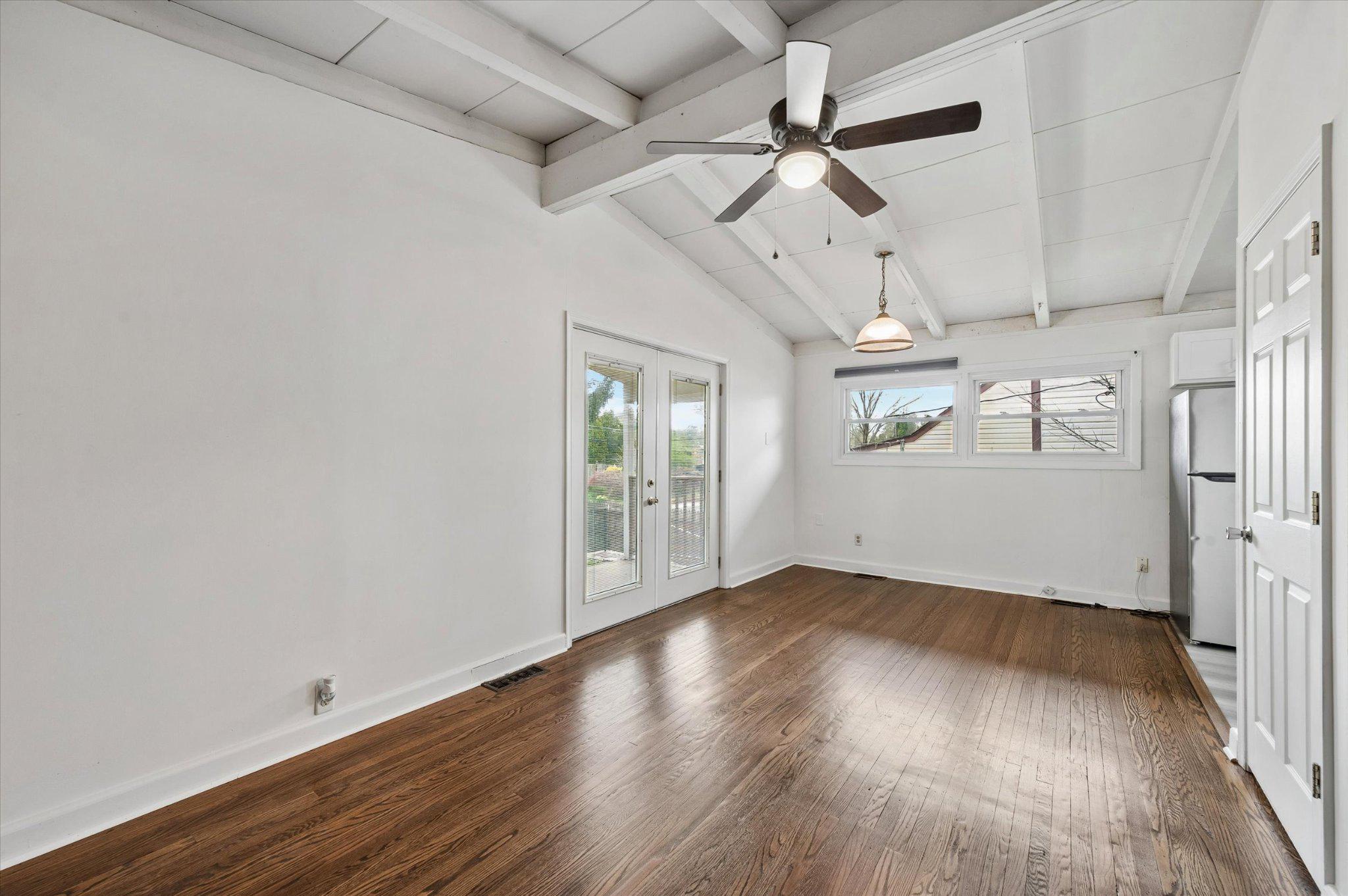 VILLAGE GREEN - Residential