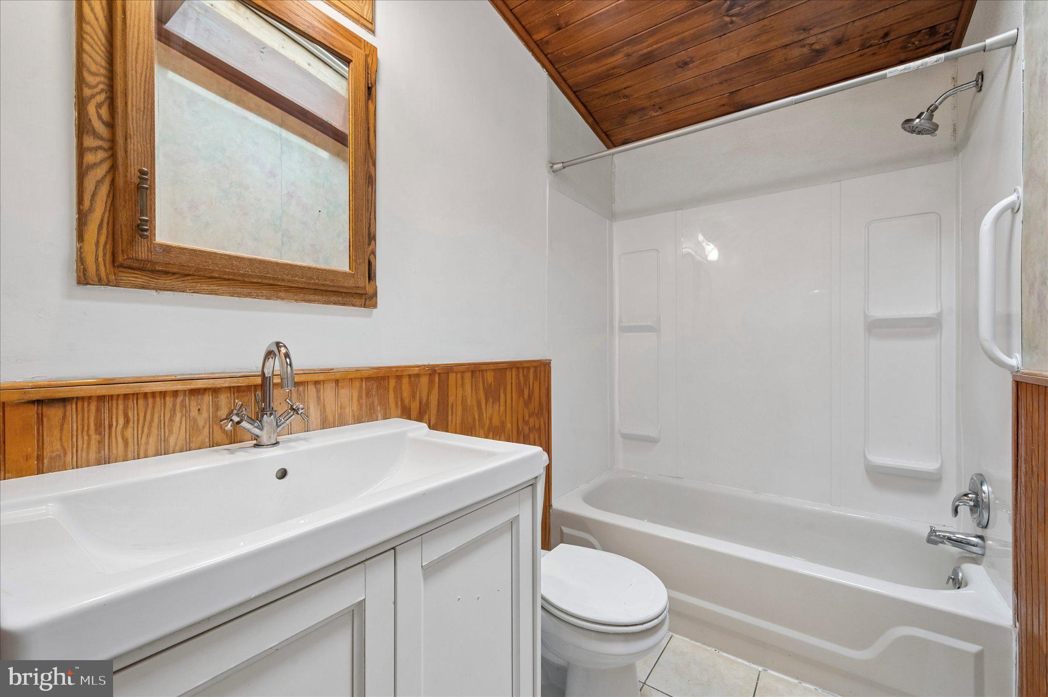 VILLAGE GREEN - Residential