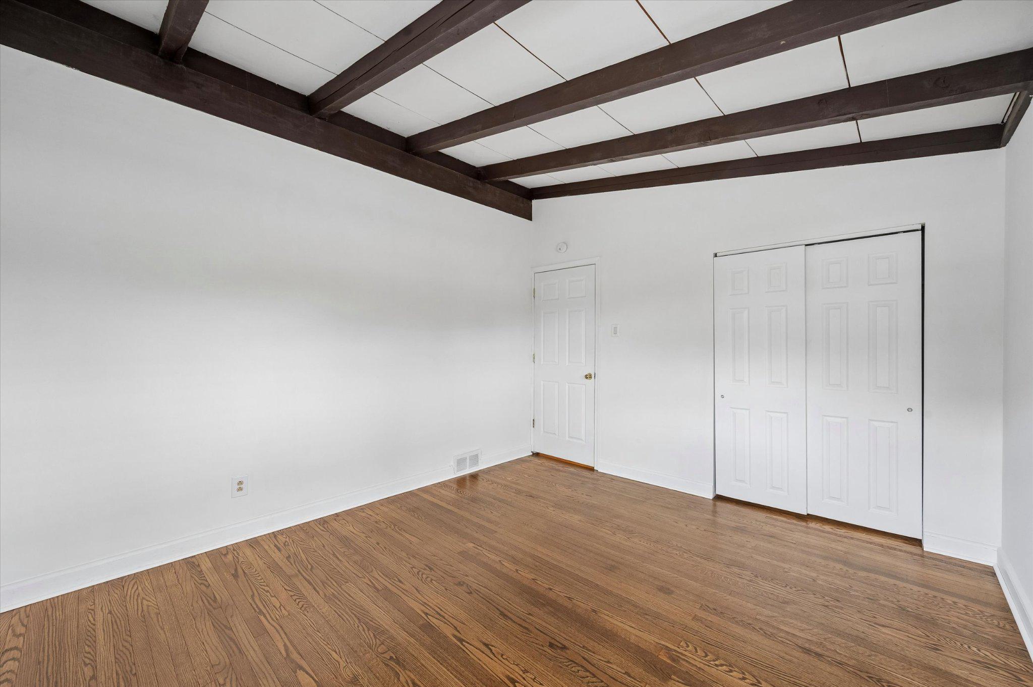 VILLAGE GREEN - Residential