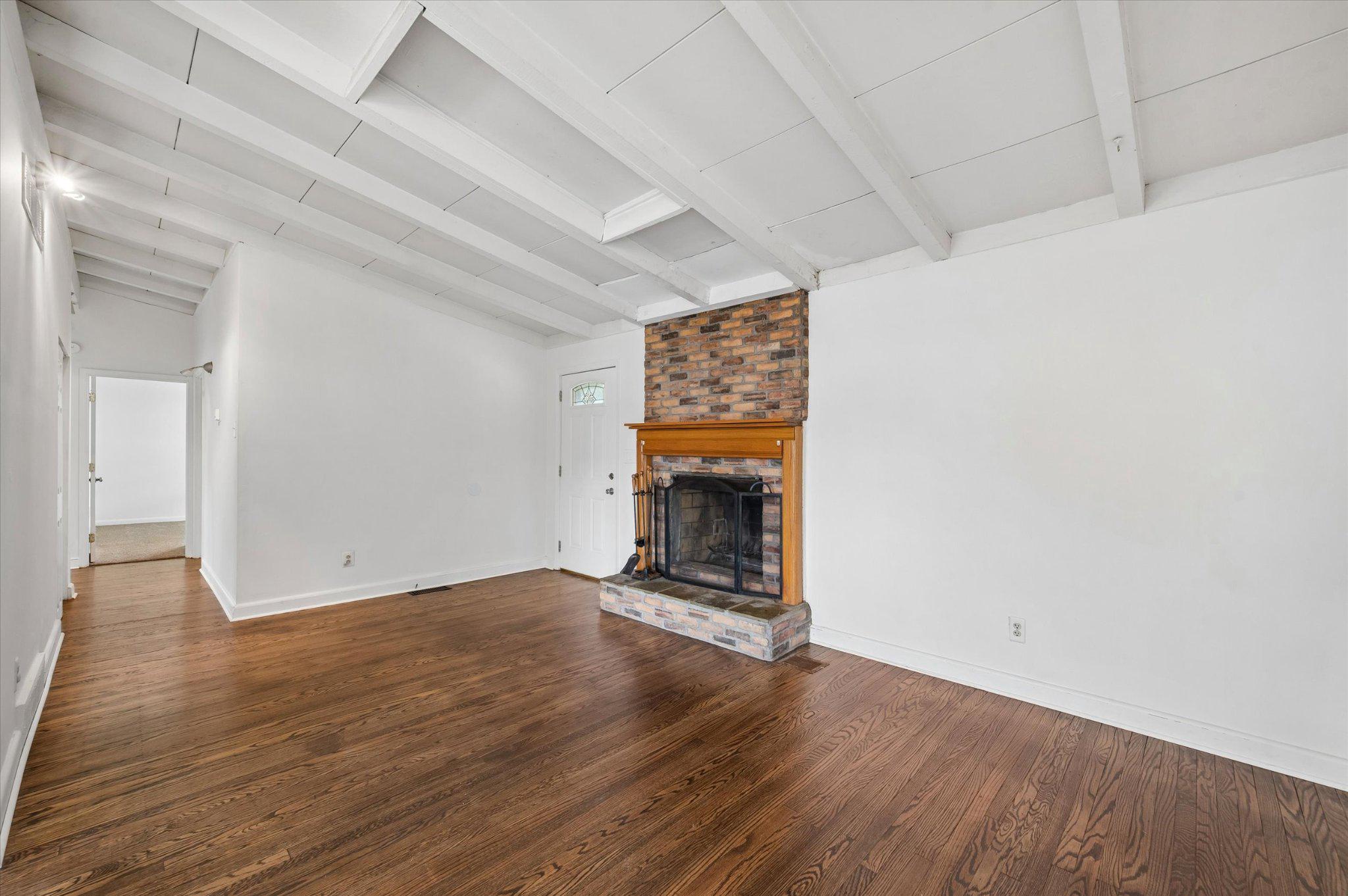 VILLAGE GREEN - Residential