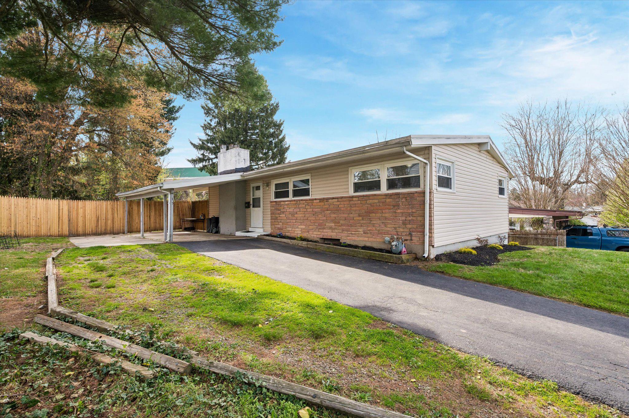 VILLAGE GREEN - Residential