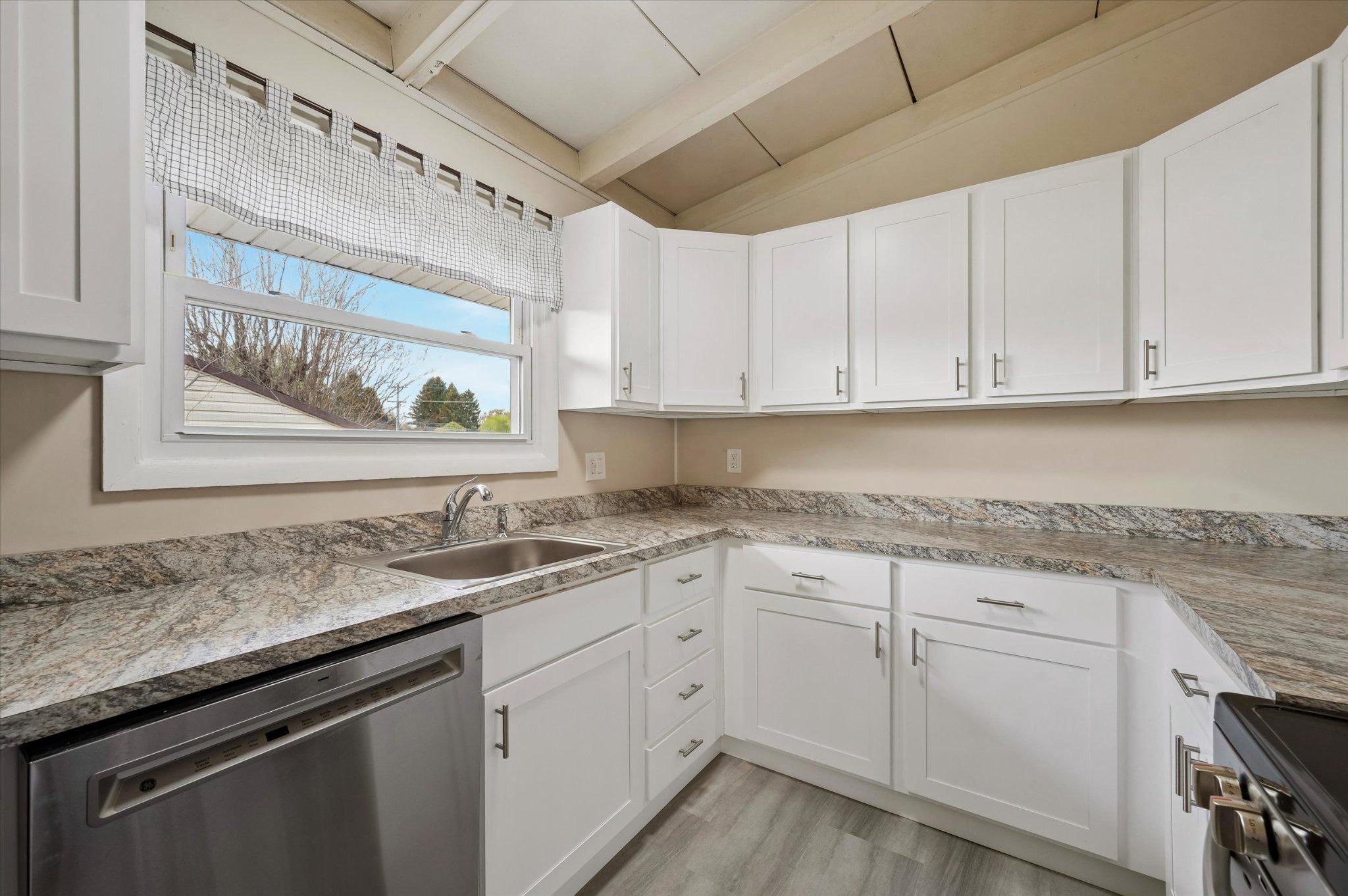 VILLAGE GREEN - Residential