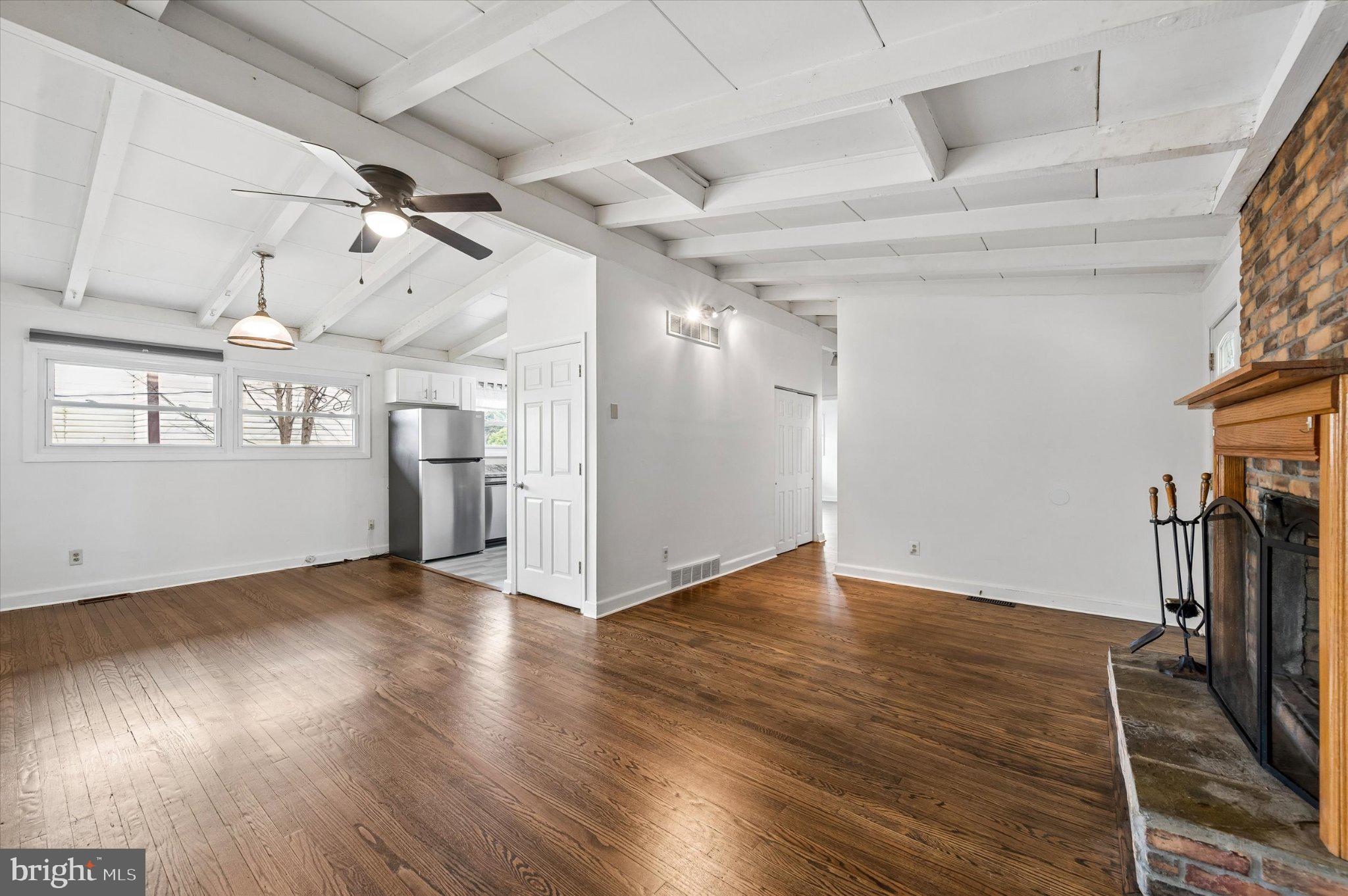 VILLAGE GREEN - Residential