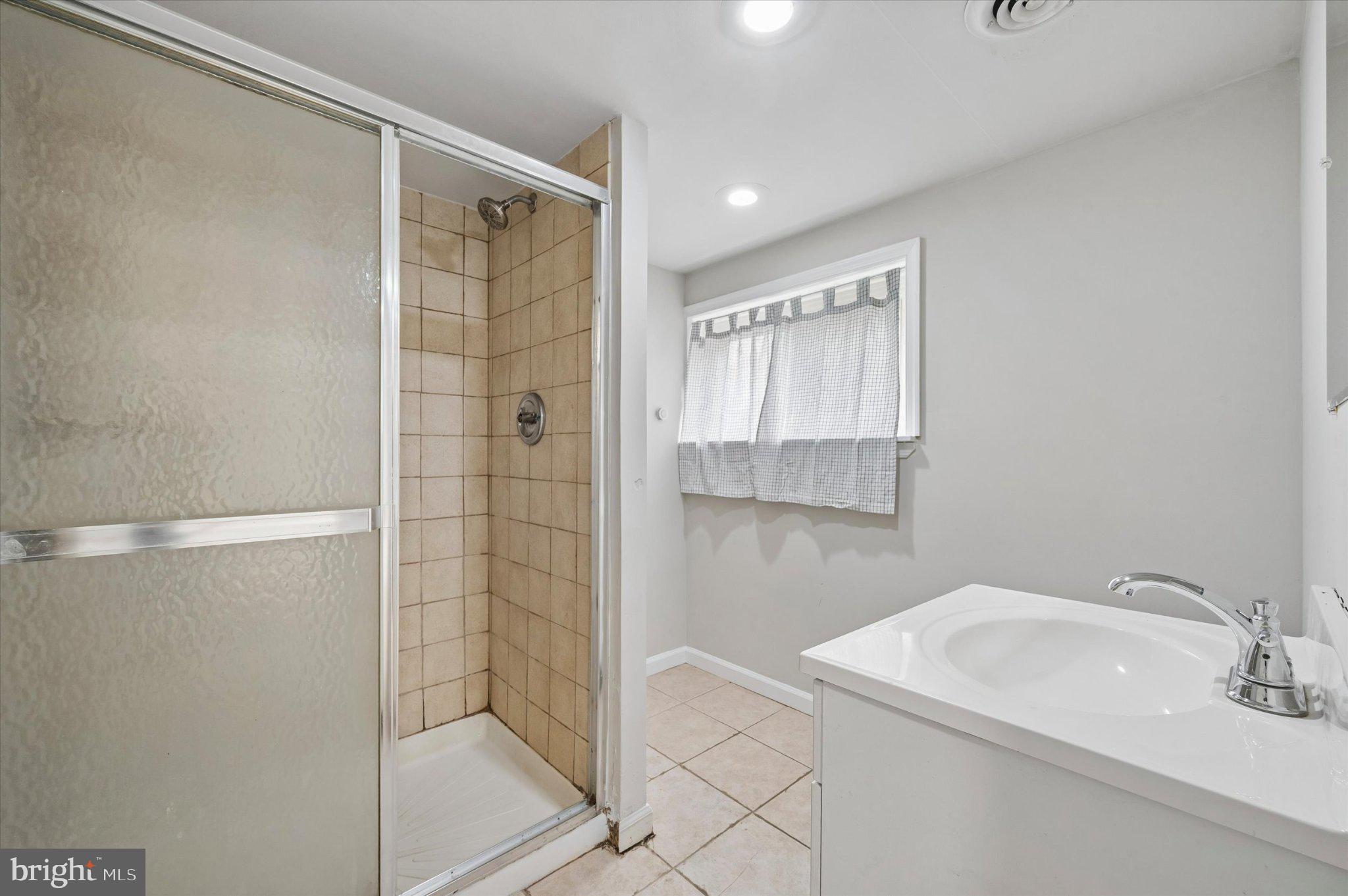 VILLAGE GREEN - Residential